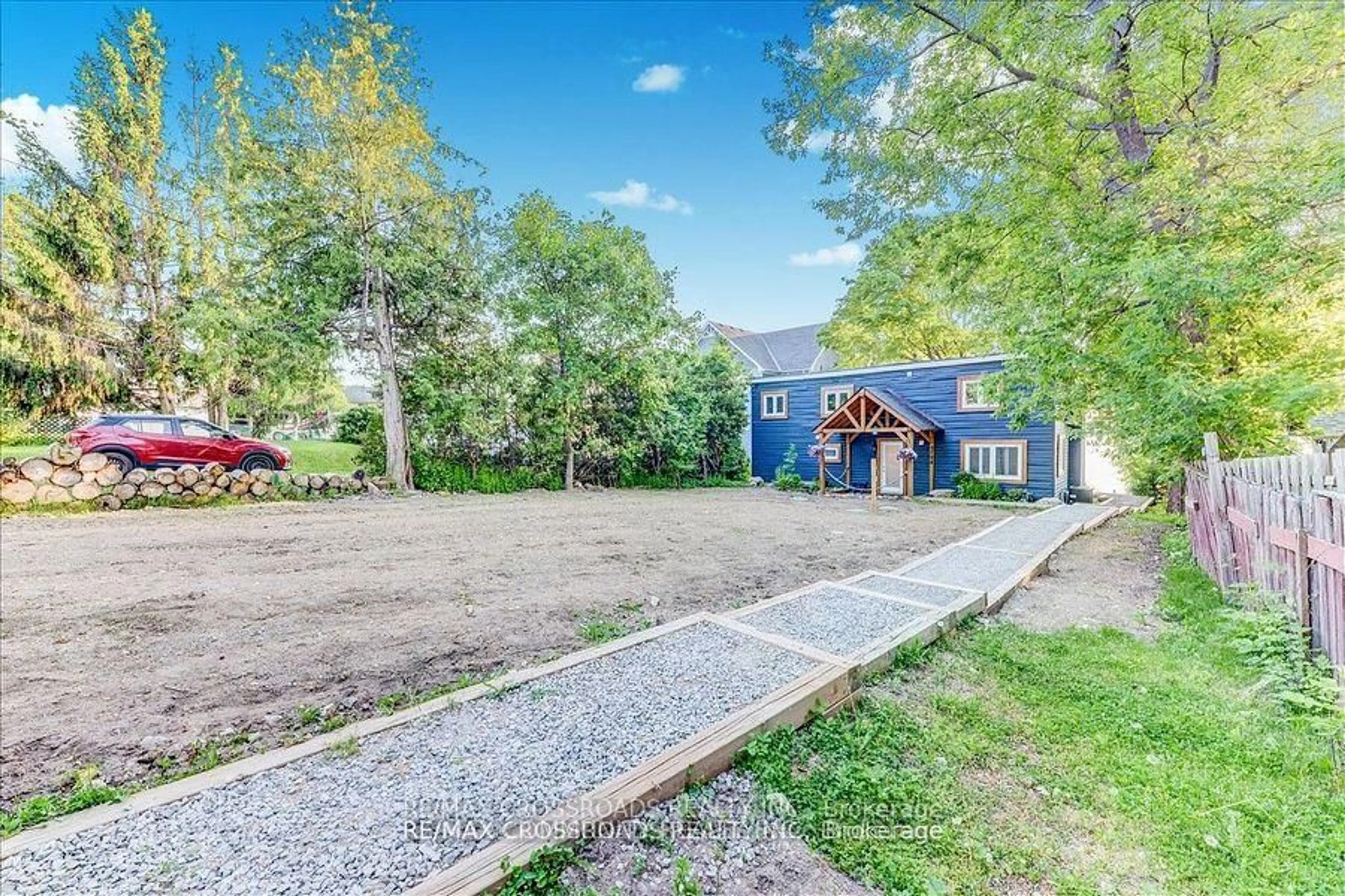 A pic from outside/outdoor area/front of a property/back of a property/a pic from drone, unknown for 5794 Victoria Park Rd, Rama First Nation 32 Ontario L3V 6H6