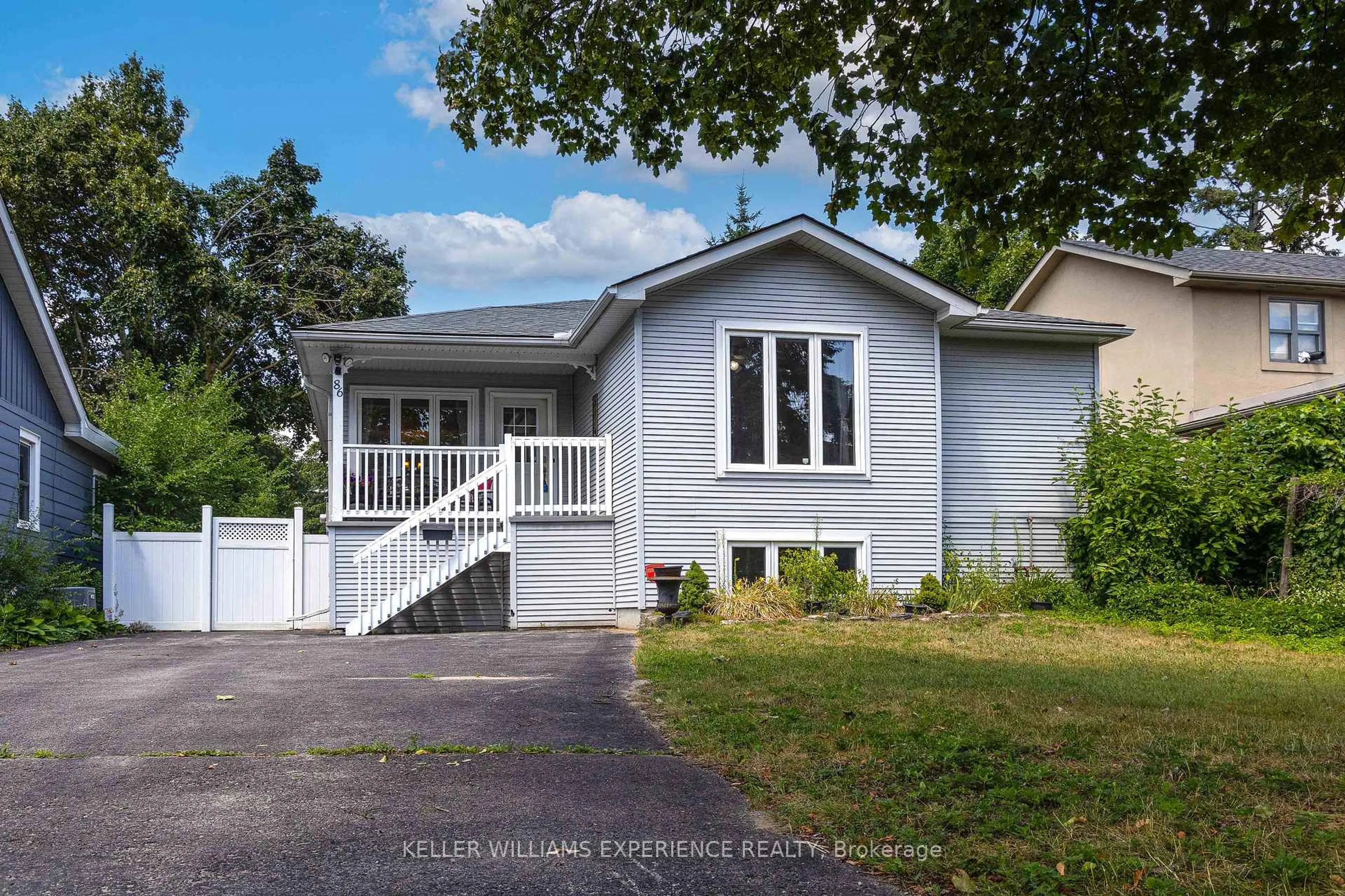 Home with vinyl exterior material, street for 86 Donald St, Barrie Ontario L4N 1E3