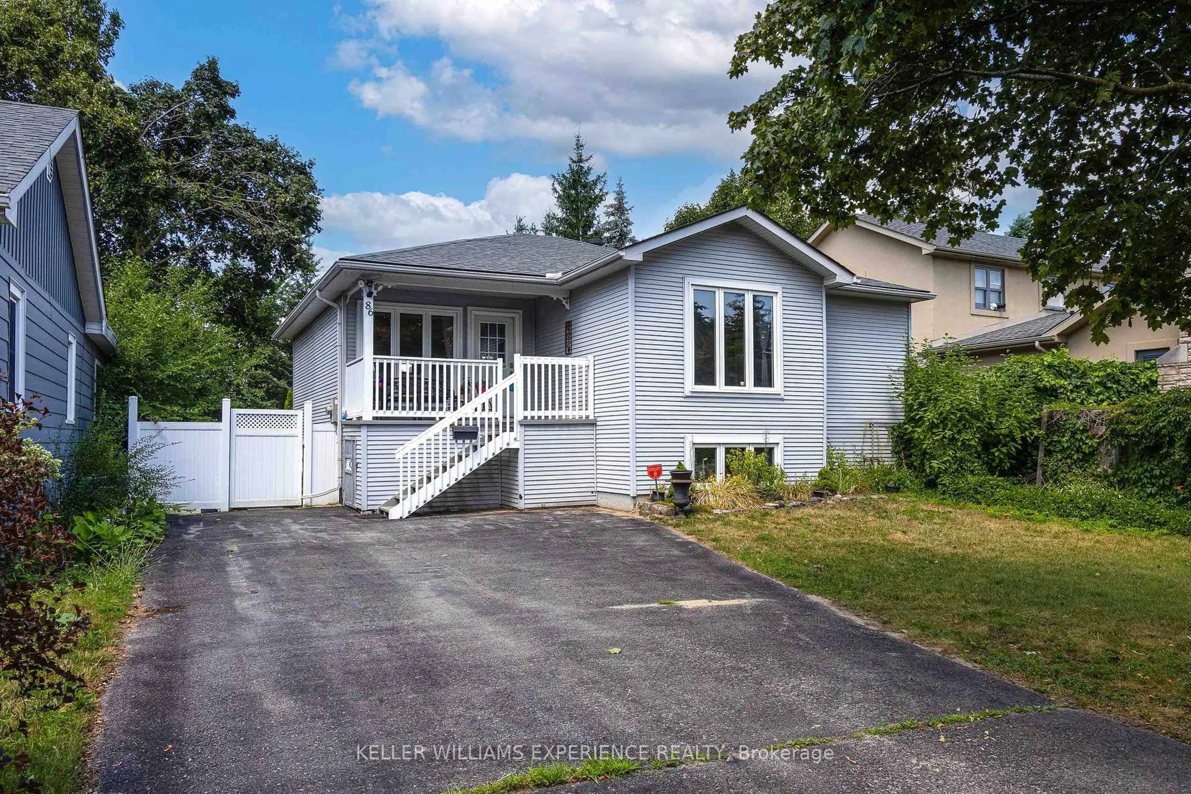 Home with vinyl exterior material, street for 86 Donald St, Barrie Ontario L4N 1E3