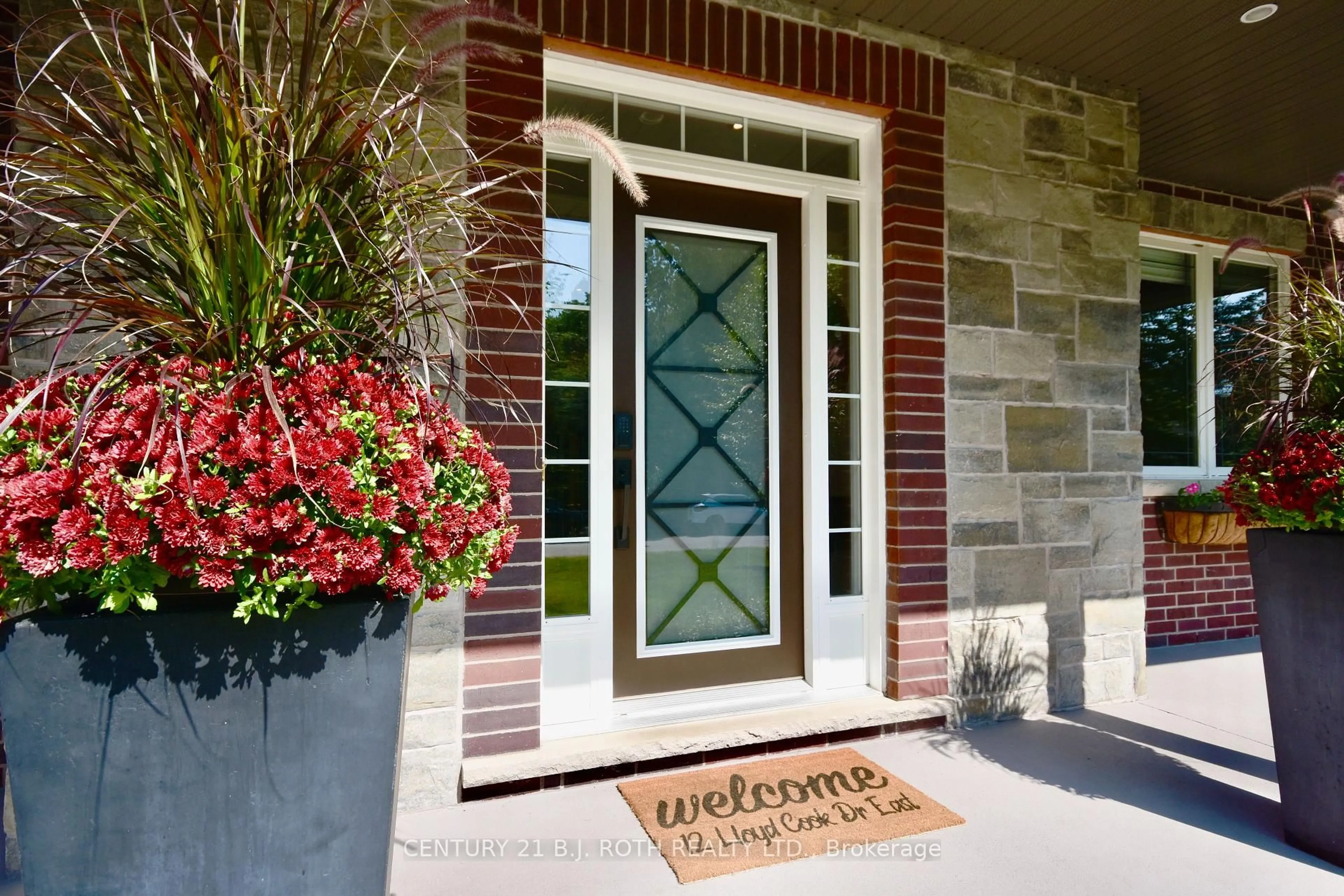 Indoor entryway for 12 Lloyd Cook Dr, Springwater Ontario L0L 1Y3