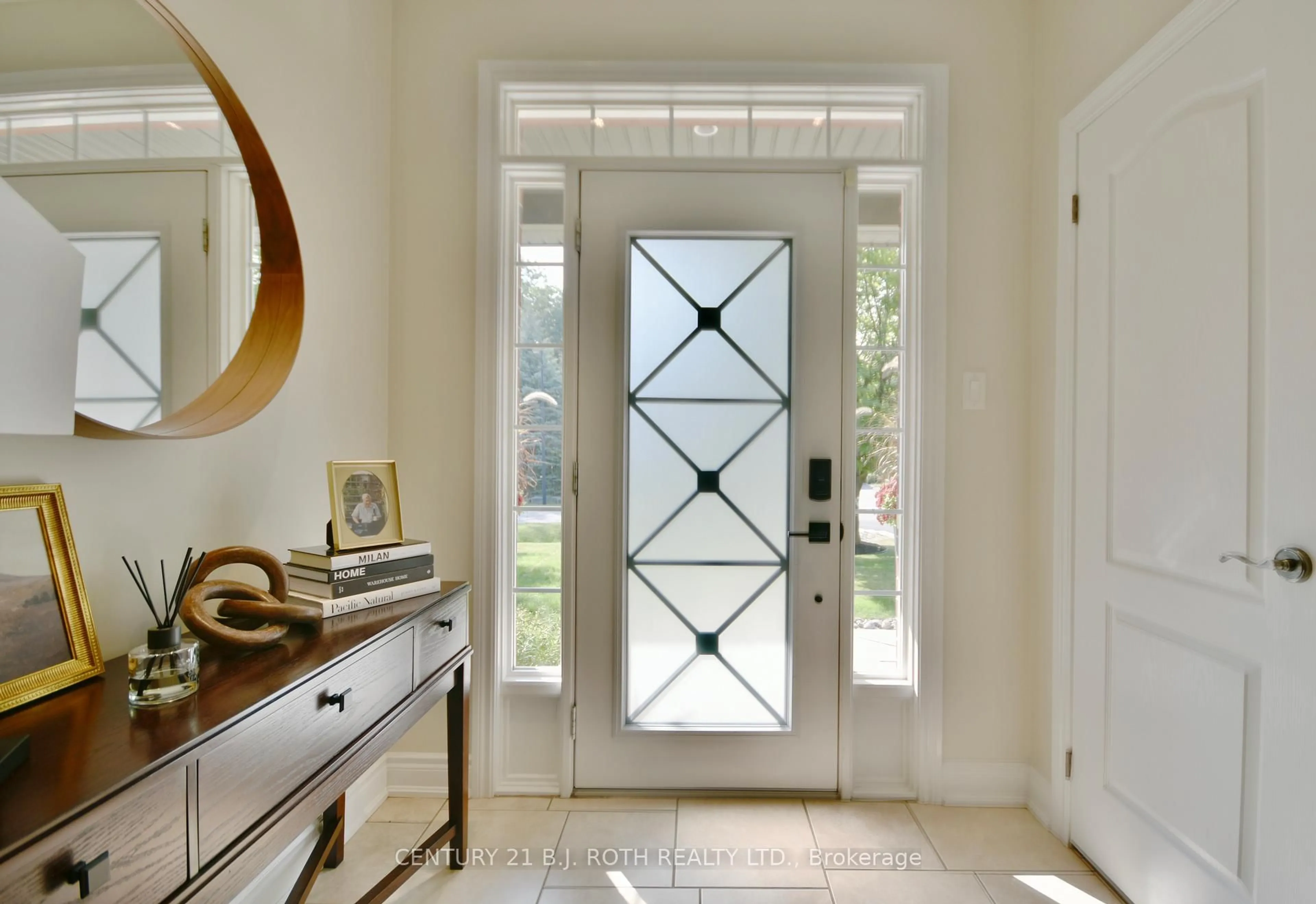 Indoor entryway for 12 Lloyd Cook Dr, Springwater Ontario L0L 1Y3