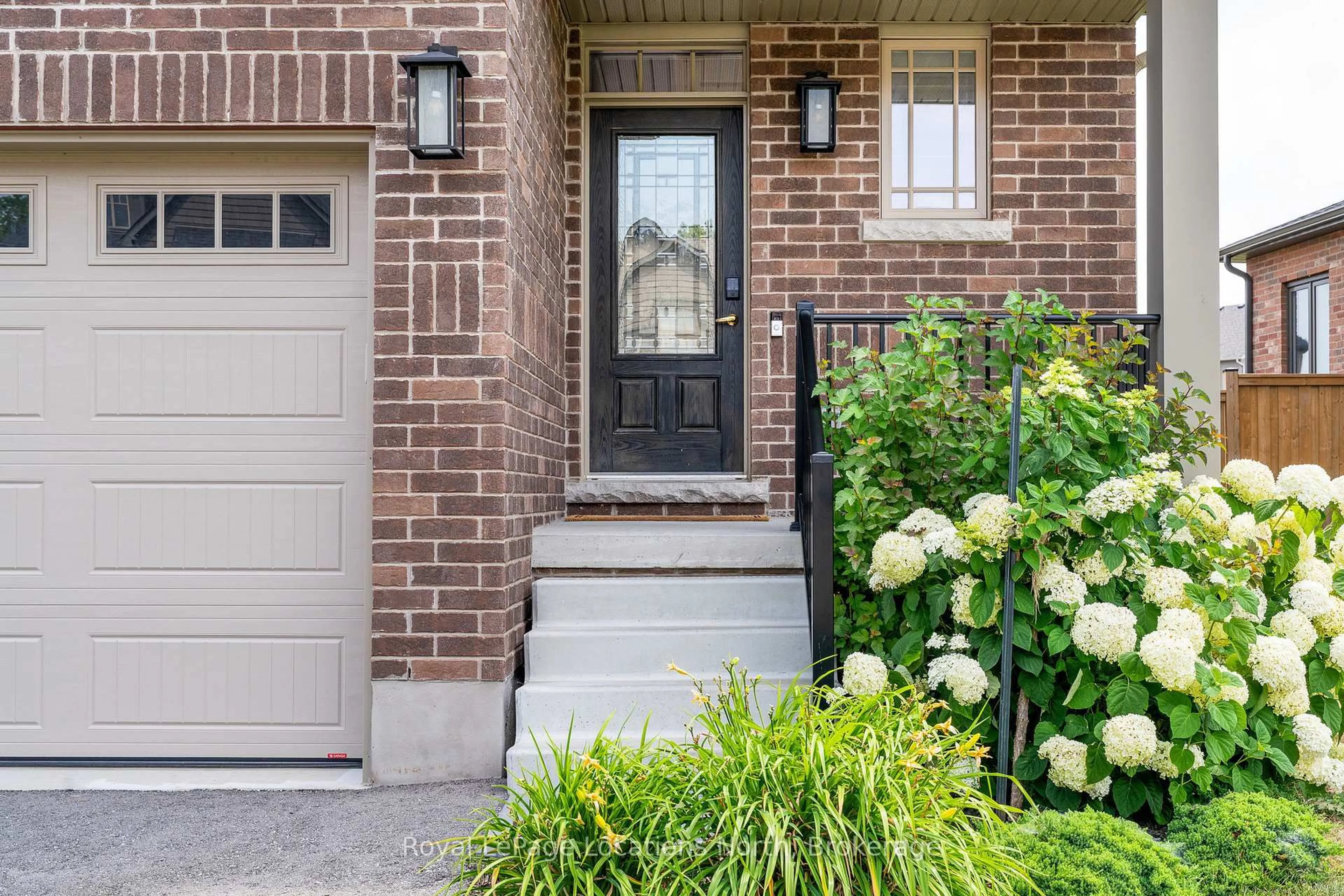 Home with brick exterior material, street for 81 Plewes Dr, Collingwood Ontario L9Y 3B7