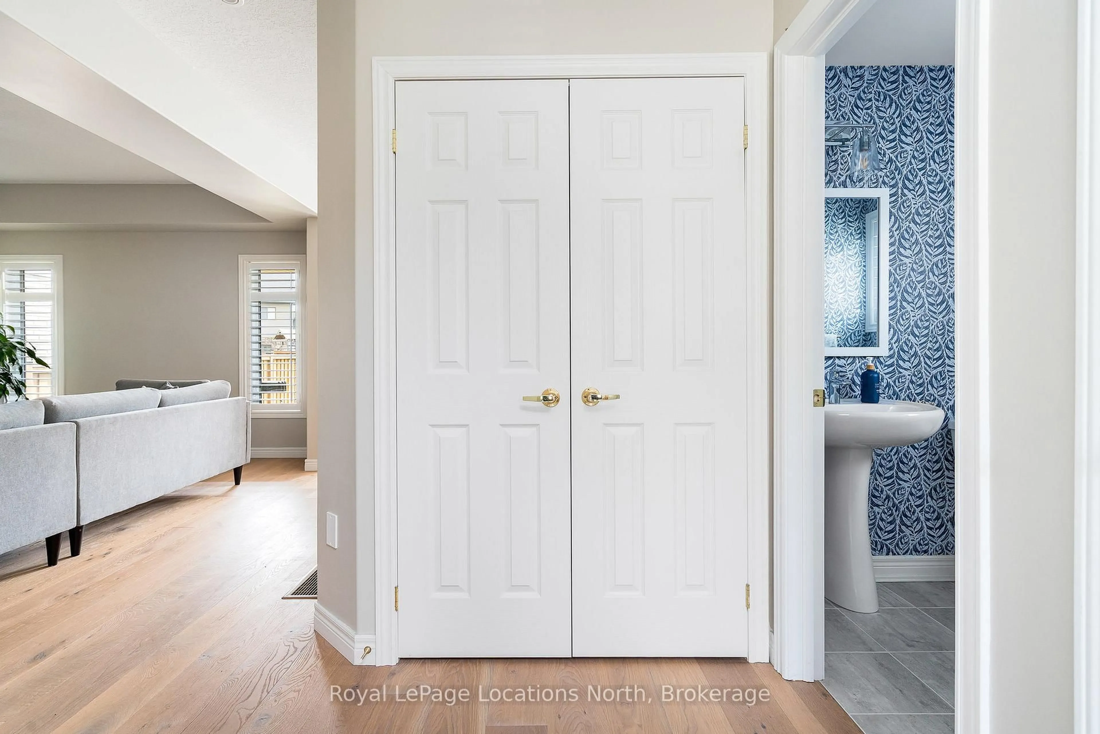 Indoor entryway for 81 Plewes Dr, Collingwood Ontario L9Y 3B7