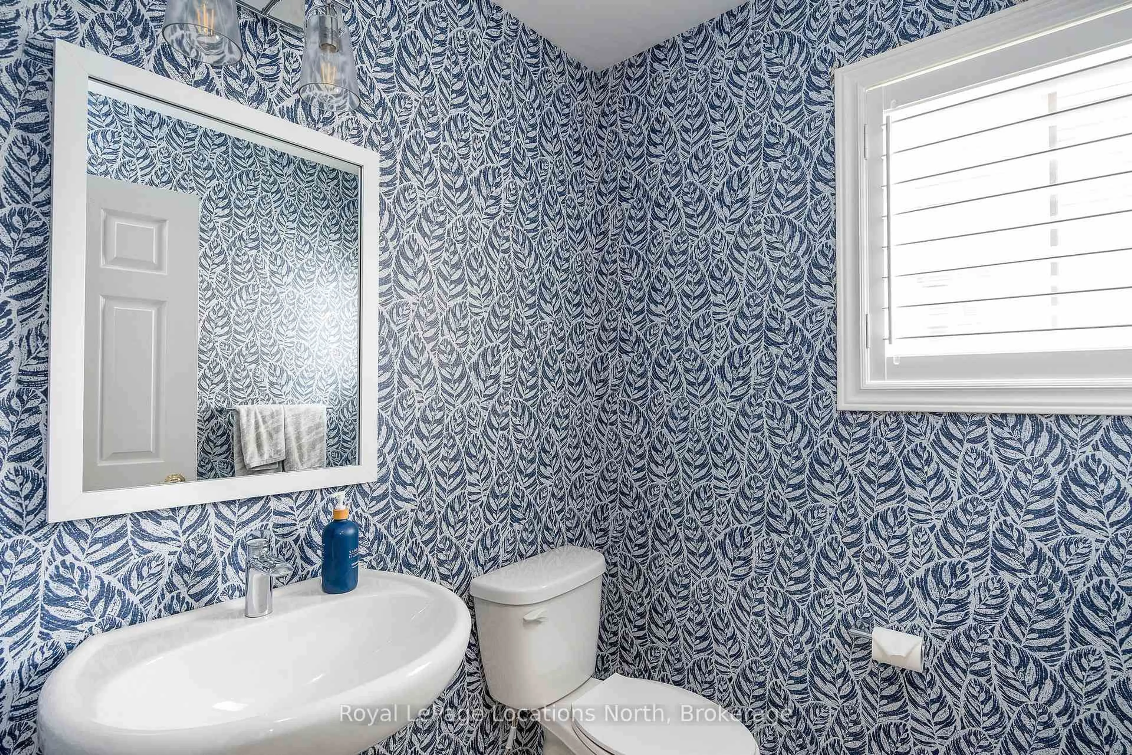 Standard bathroom, ceramic/tile floor for 81 Plewes Dr, Collingwood Ontario L9Y 3B7