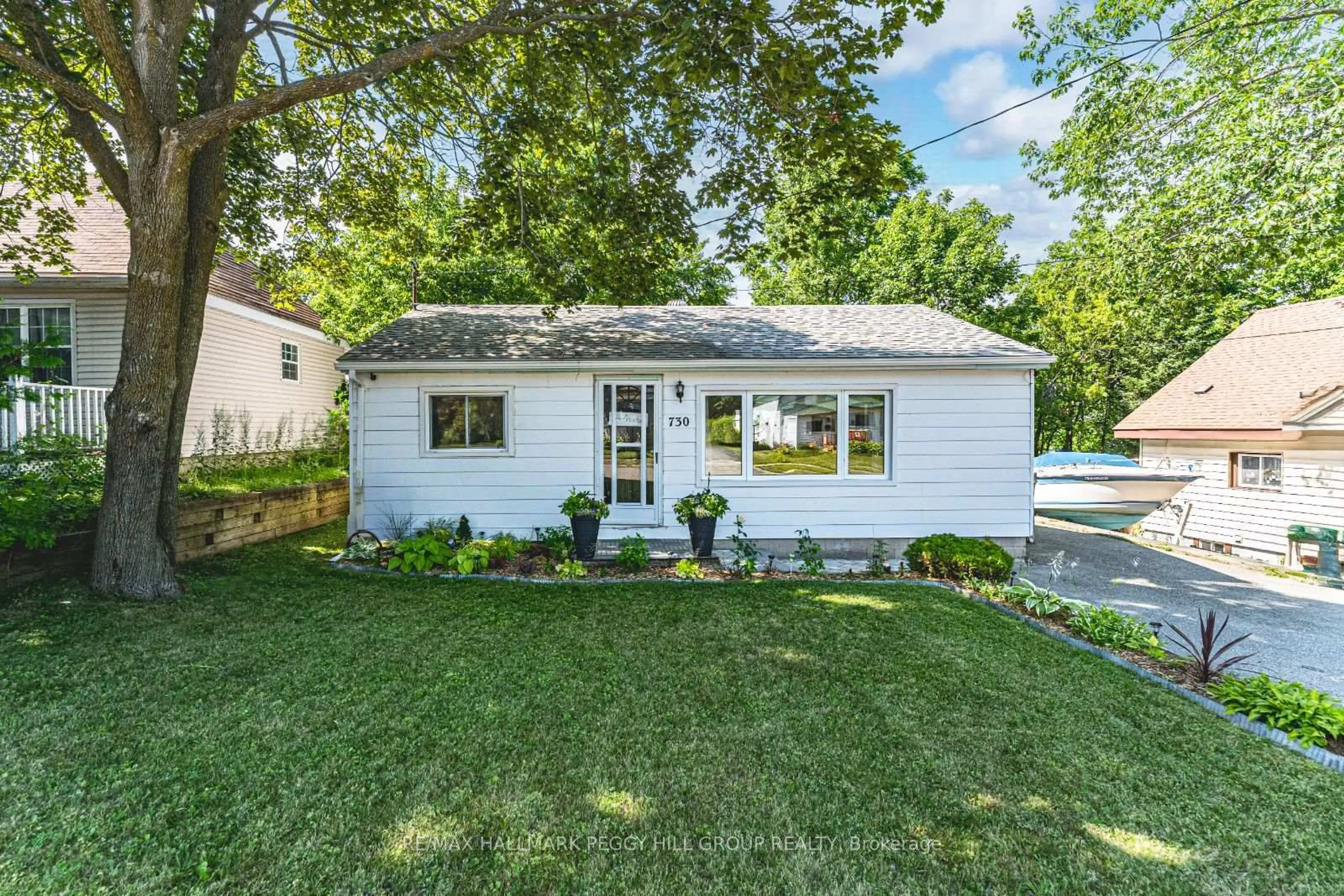 Home with vinyl exterior material, street for 730 Quebec St, Midland Ontario L4R 1E6
