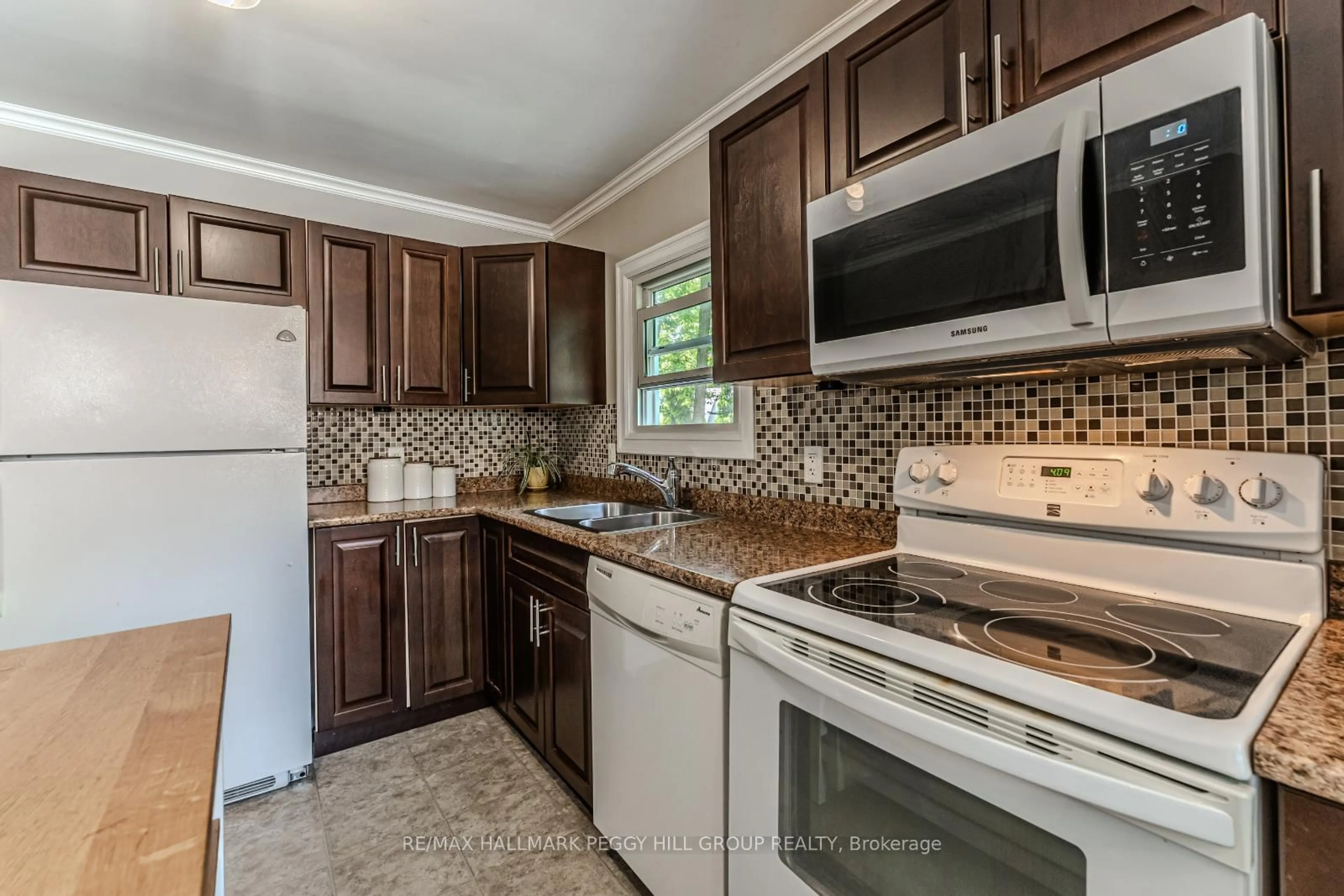 Standard kitchen, ceramic/tile floor for 730 Quebec St, Midland Ontario L4R 1E6