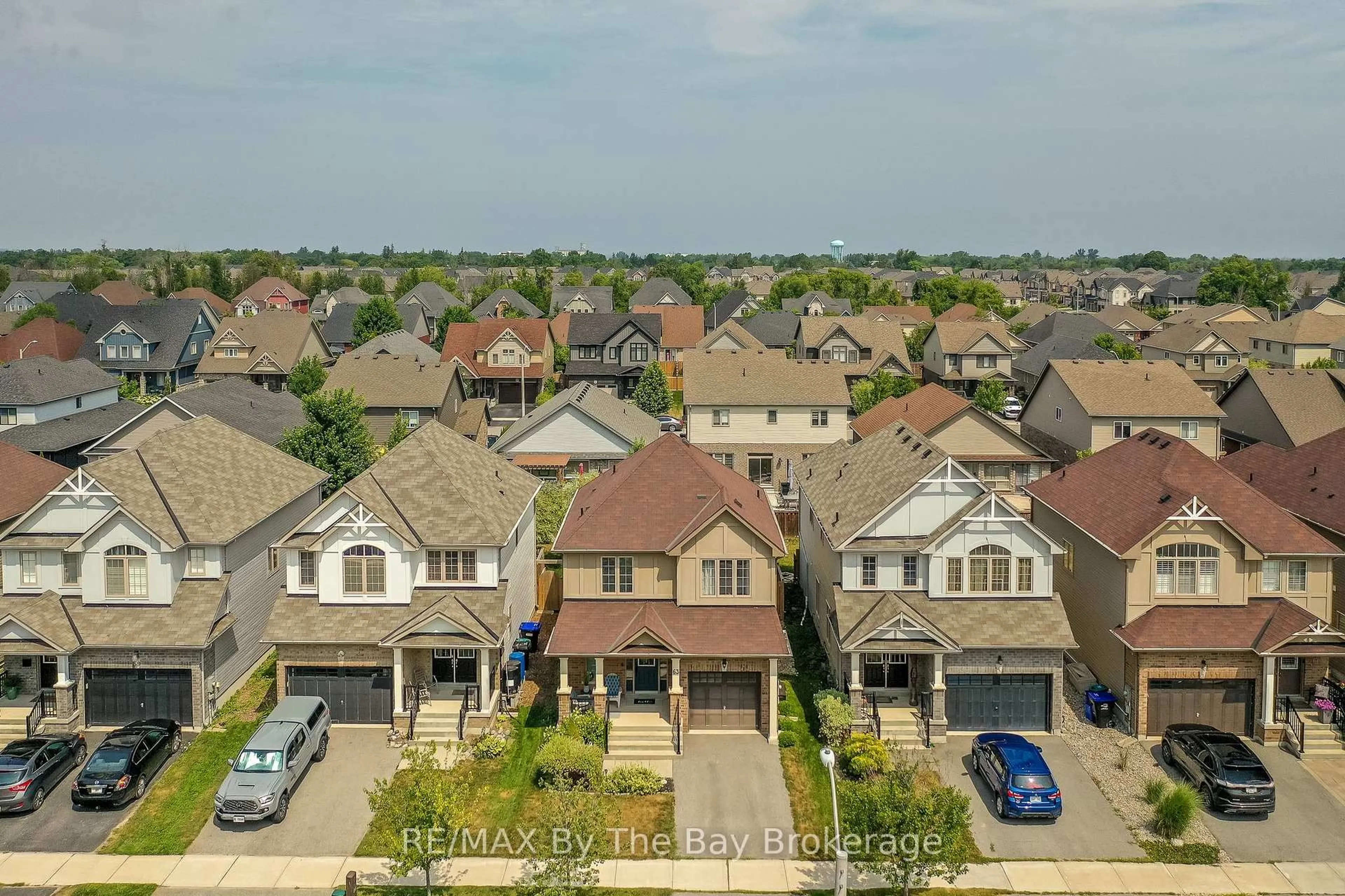 A pic from outside/outdoor area/front of a property/back of a property/a pic from drone, unknown for 63 Robertson St, Collingwood Ontario L9Y 0X1