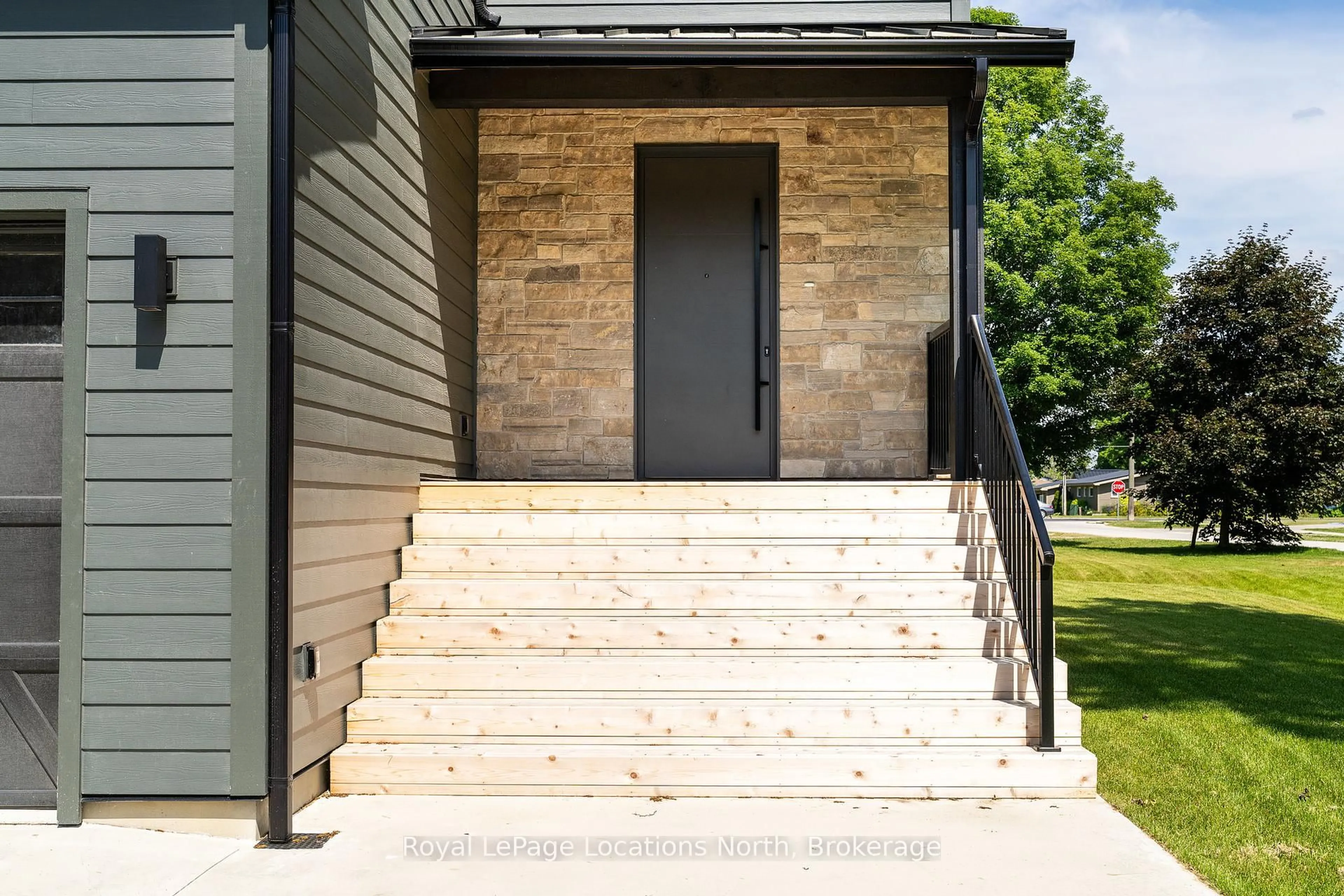 Unknown for 18 Melville St, Clearview Ontario L0M 1P0