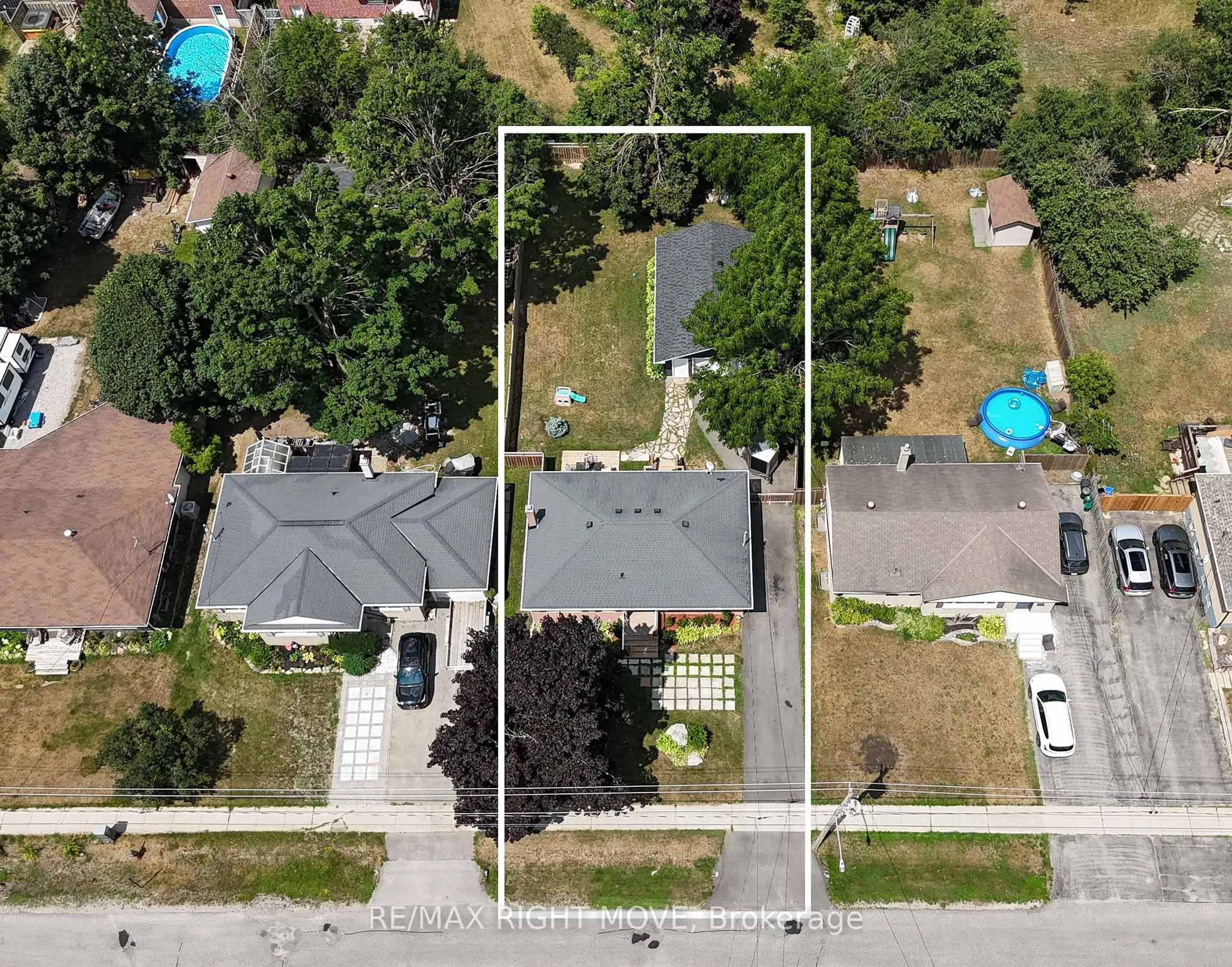 A pic from outside/outdoor area/front of a property/back of a property/a pic from drone, street for 62 North St, Orillia Ontario L3V 3S5