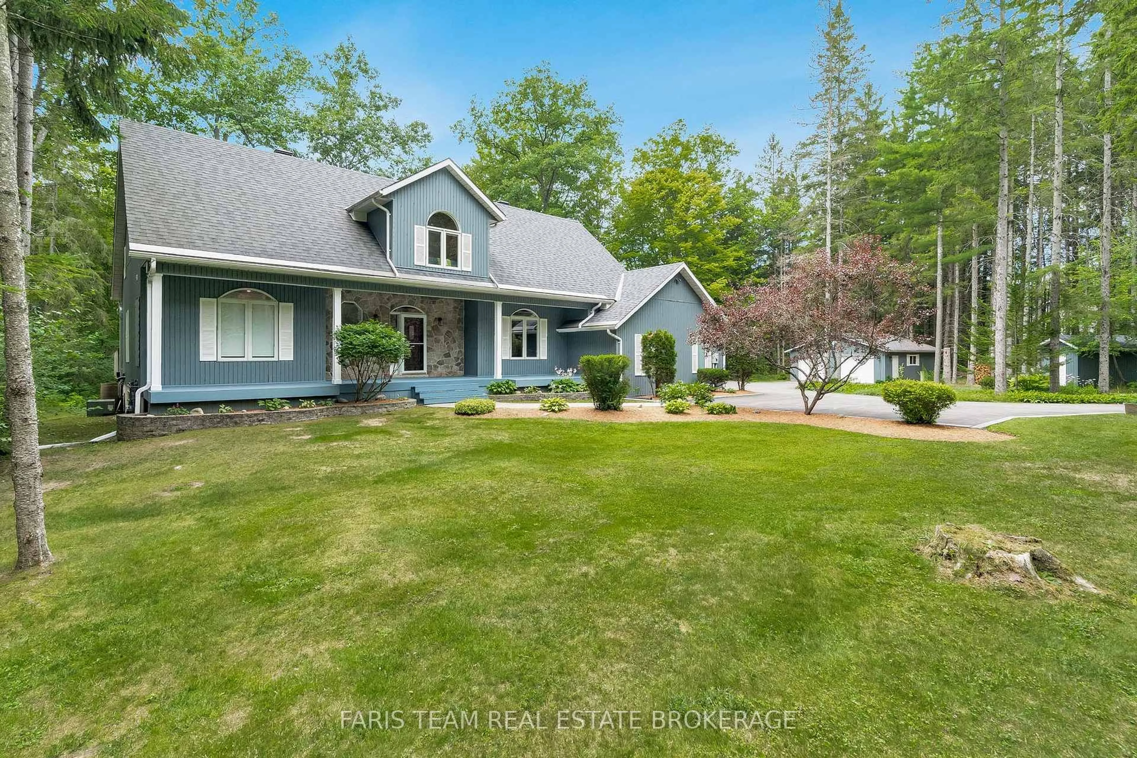 A pic from outside/outdoor area/front of a property/back of a property/a pic from drone, unknown for 33 Kingfisher Cres, Tiny Ontario L0L 2J0