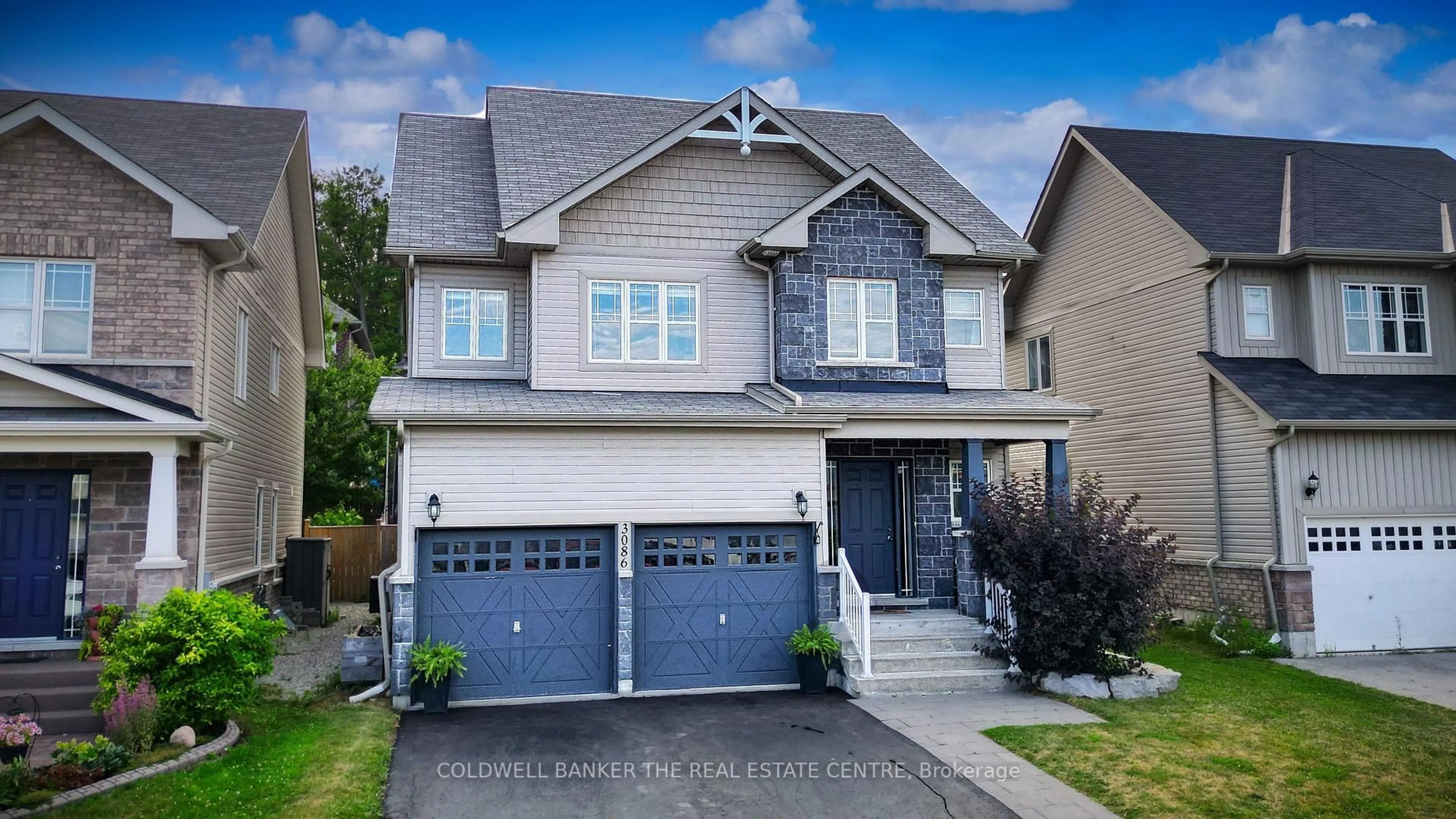Home with vinyl exterior material, street for 3086 Emperor Dr, Orillia Ontario L3V 0G4