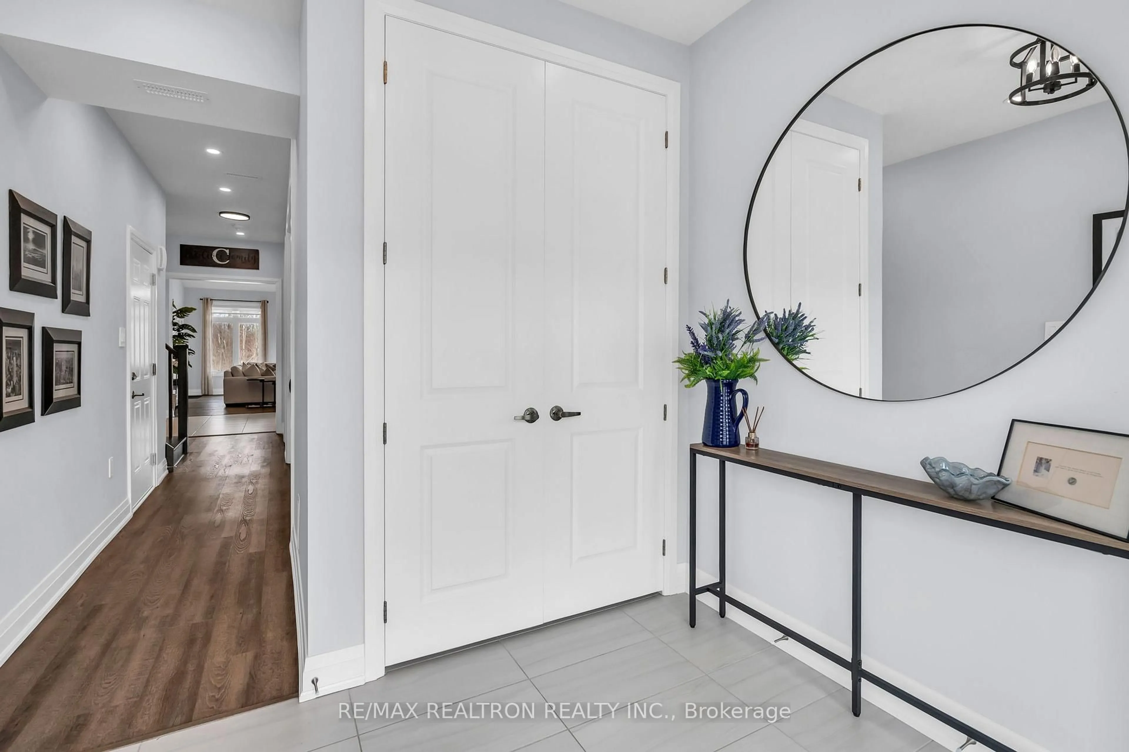 Indoor entryway for 99 Franklin Tr, Barrie Ontario L9J 0J1
