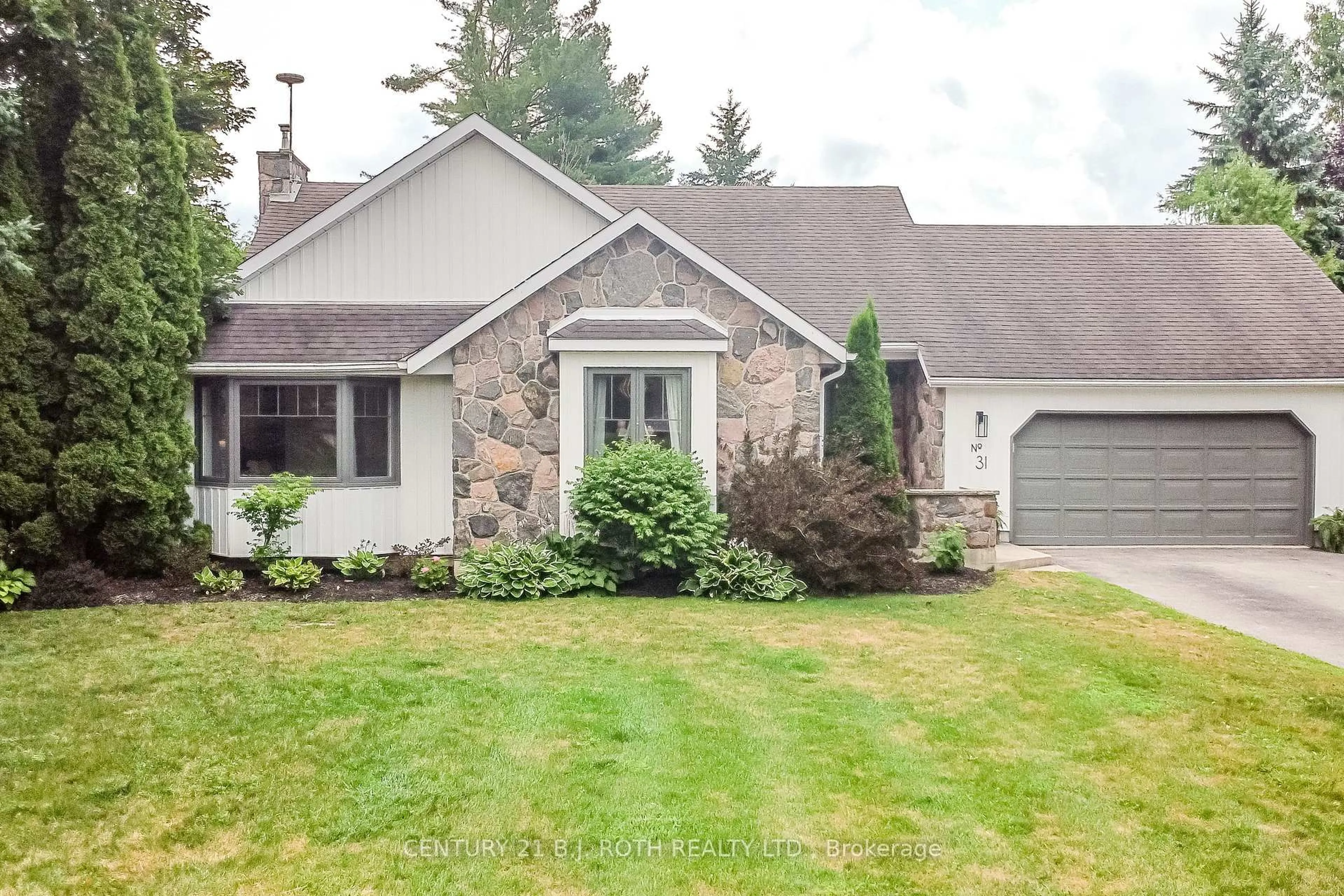 Home with vinyl exterior material, street for 31 Howard Dr, Oro-Medonte Ontario L0L 2E0