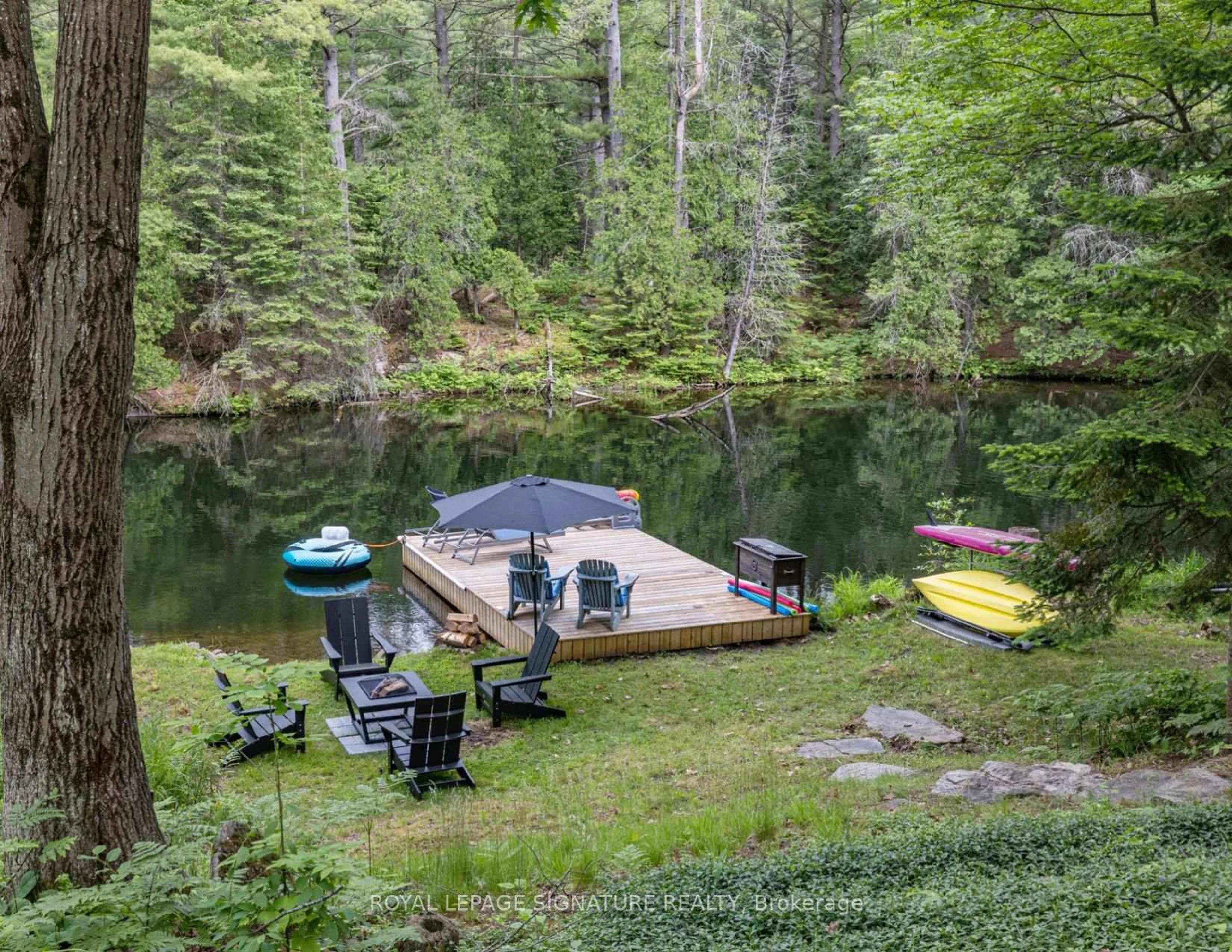 A pic from outside/outdoor area/front of a property/back of a property/a pic from drone, water/lake/river/ocean view for 3309 Riverdale Dr, Severn Ontario L0K 2B0