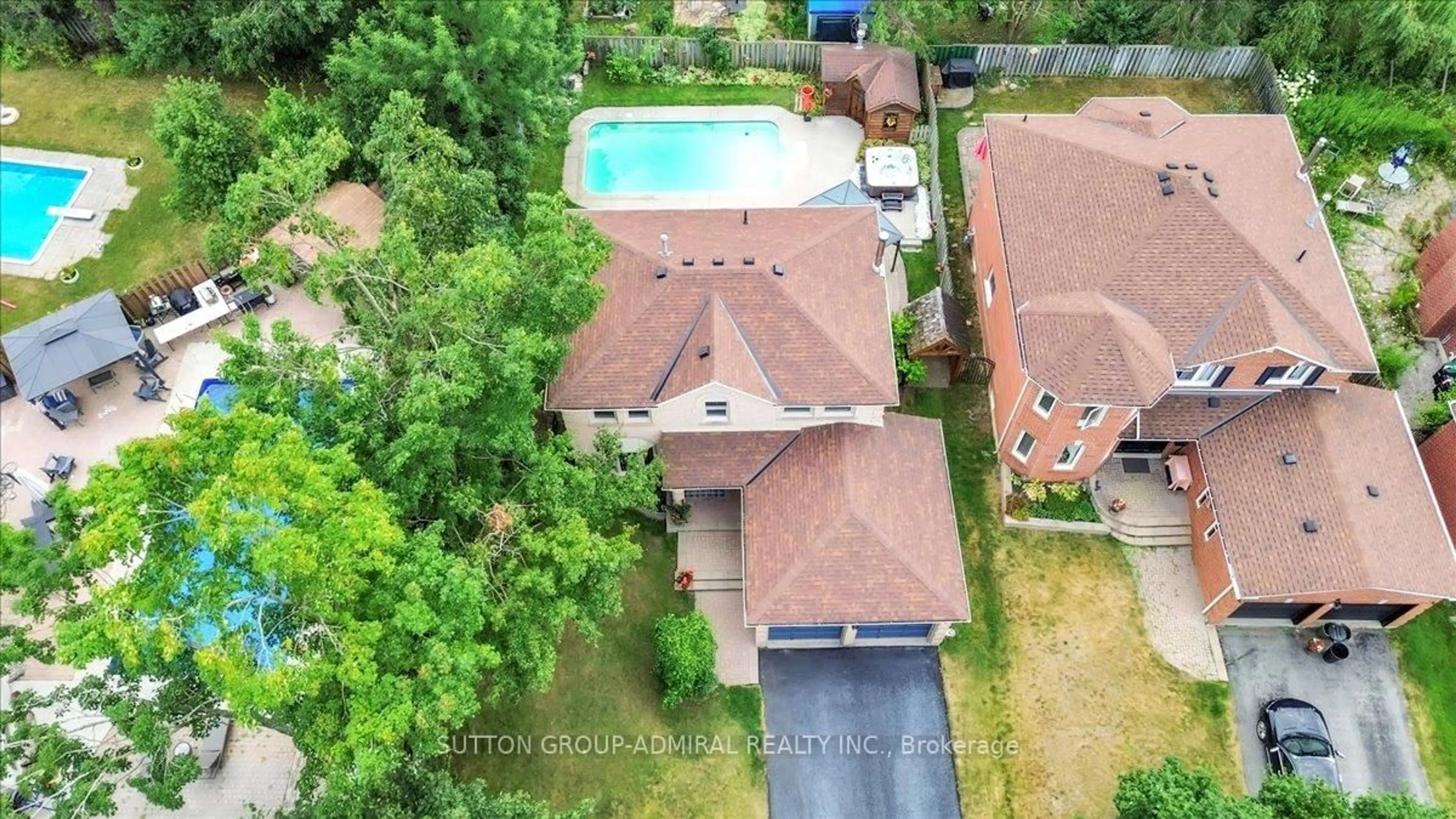 A pic from outside/outdoor area/front of a property/back of a property/a pic from drone, street for 6 Milne Crt, Barrie Ontario L4N 7J1