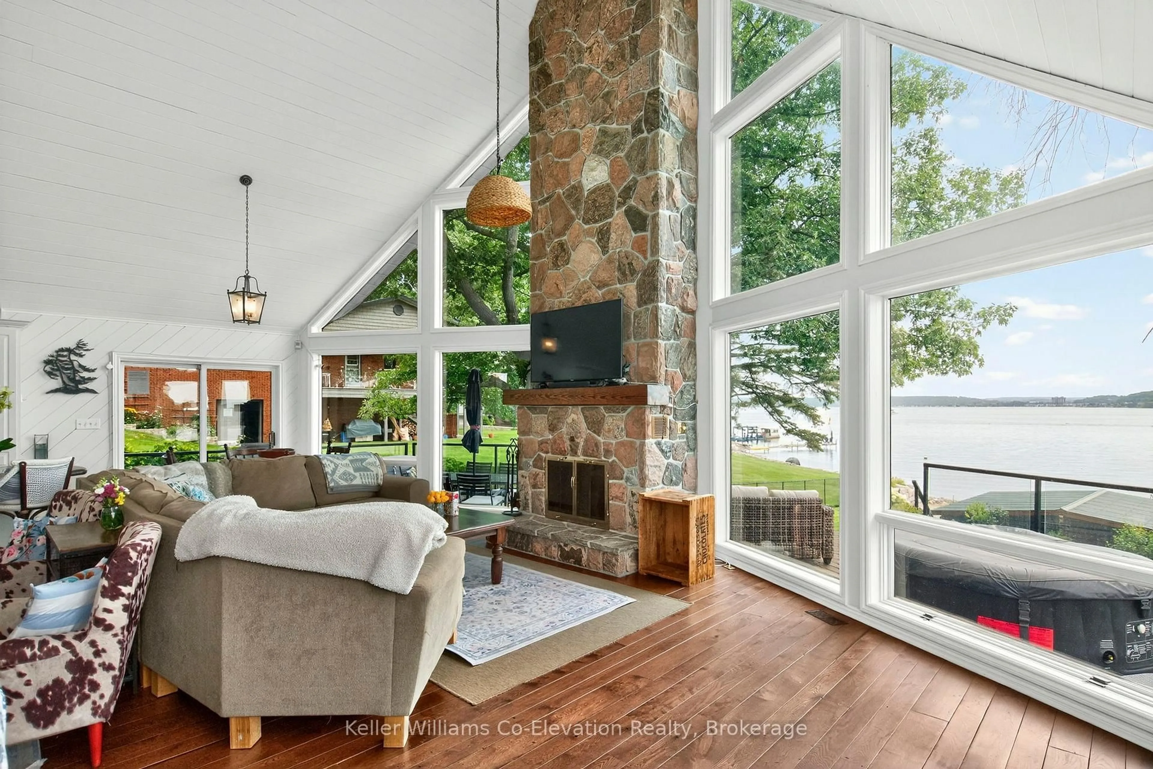 Living room with furniture, unknown for 286 Puddicombe Rd, Midland Ontario L4R 5G6