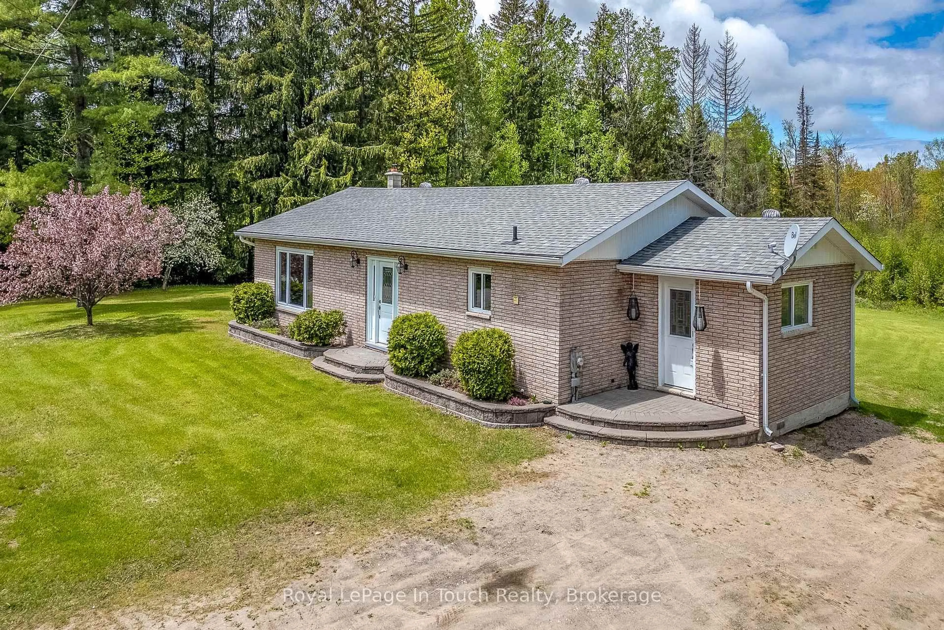 A pic from outside/outdoor area/front of a property/back of a property/a pic from drone, unknown for 284 Concession 12 Rd, Tiny Ontario L0L 2J0