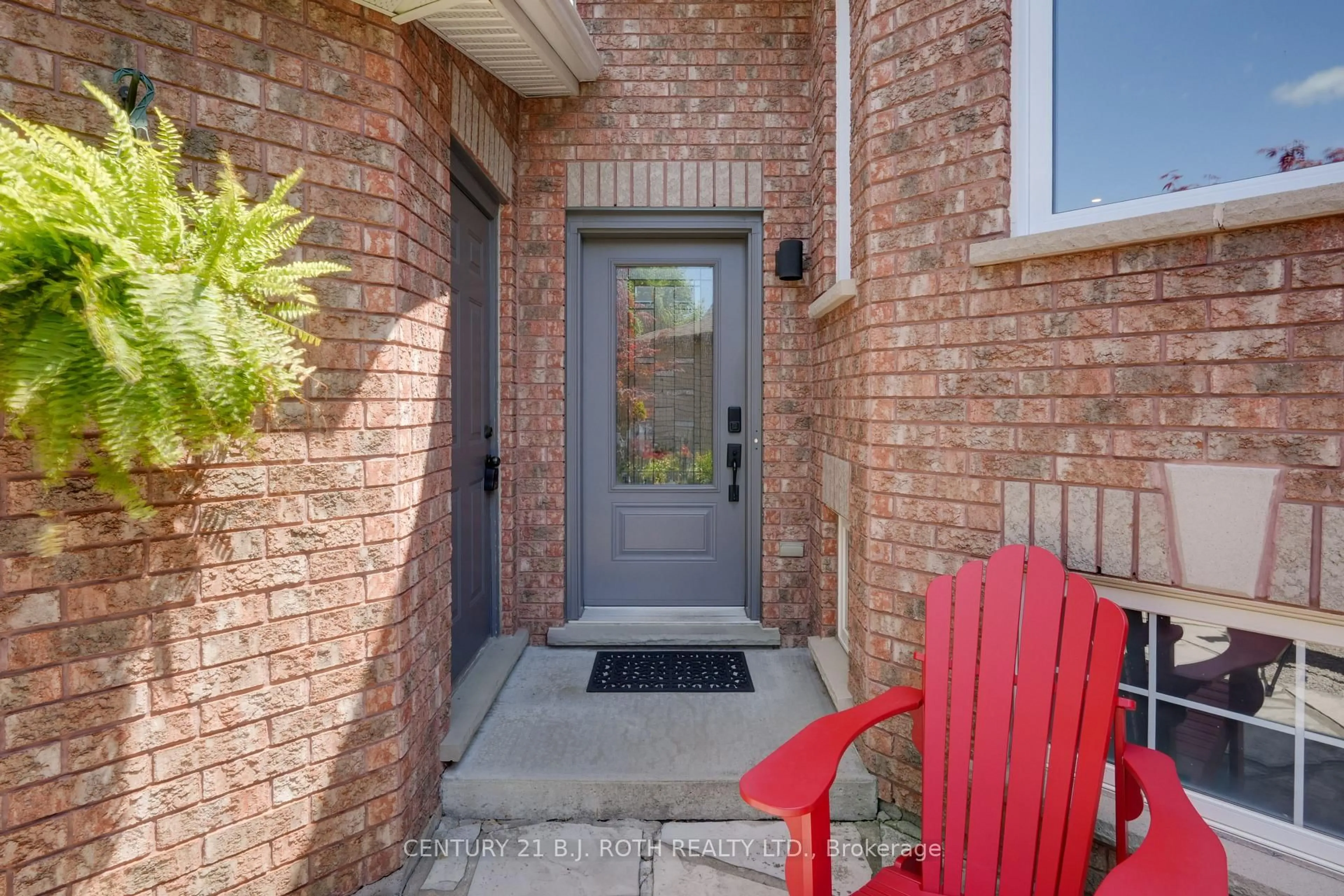 Indoor entryway for 55 HOLLY MEADOW Rd, Barrie Ontario L4N 0E3