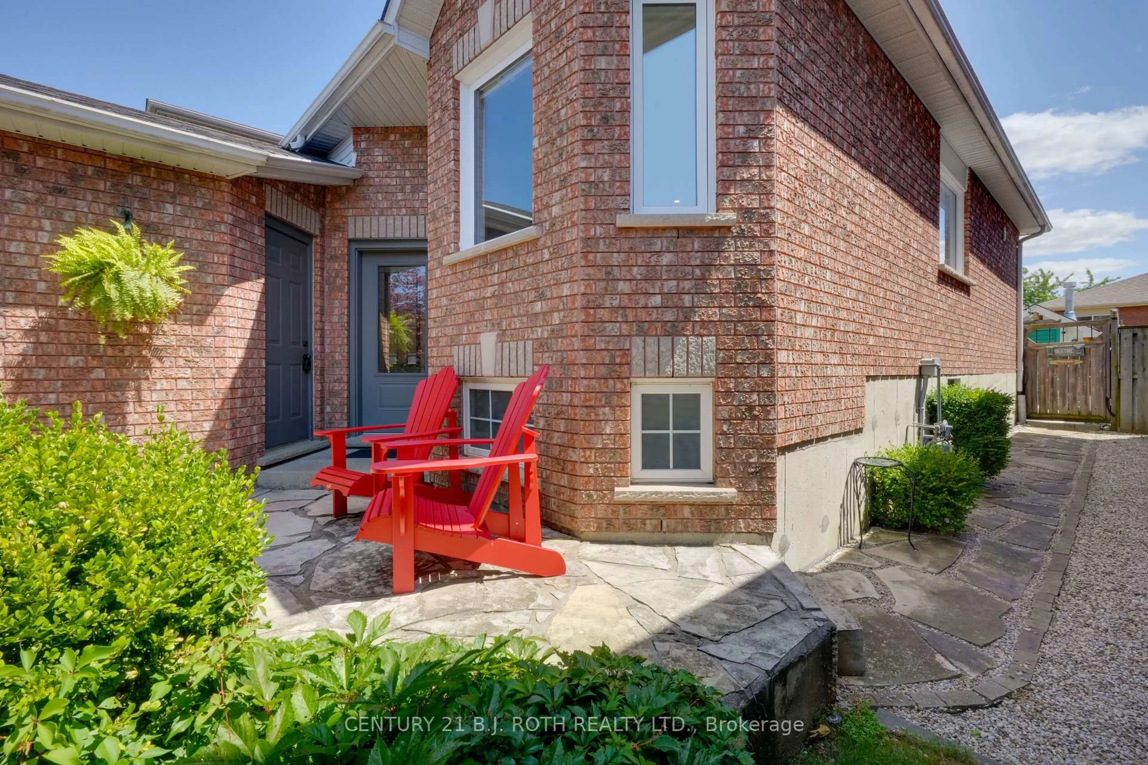 Home with brick exterior material, street for 55 HOLLY MEADOW Rd, Barrie Ontario L4N 0E3