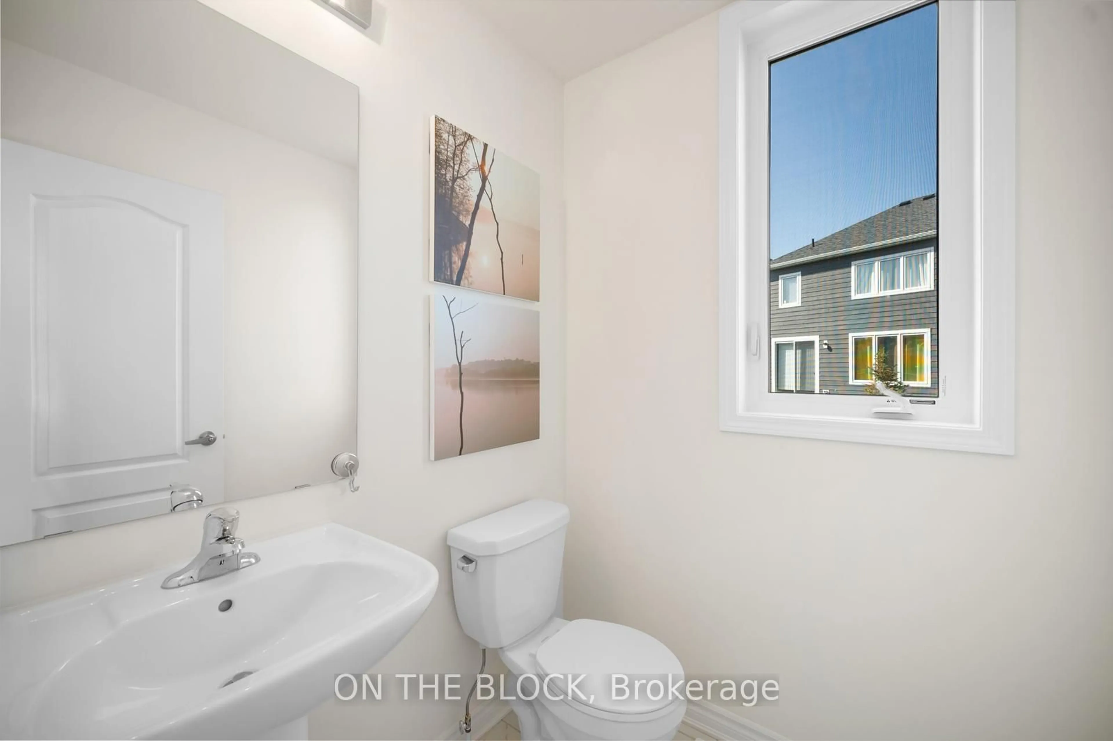 Standard bathroom, ceramic/tile floor for 6 Courtland Way, Wasaga Beach Ontario L9Z 0K2