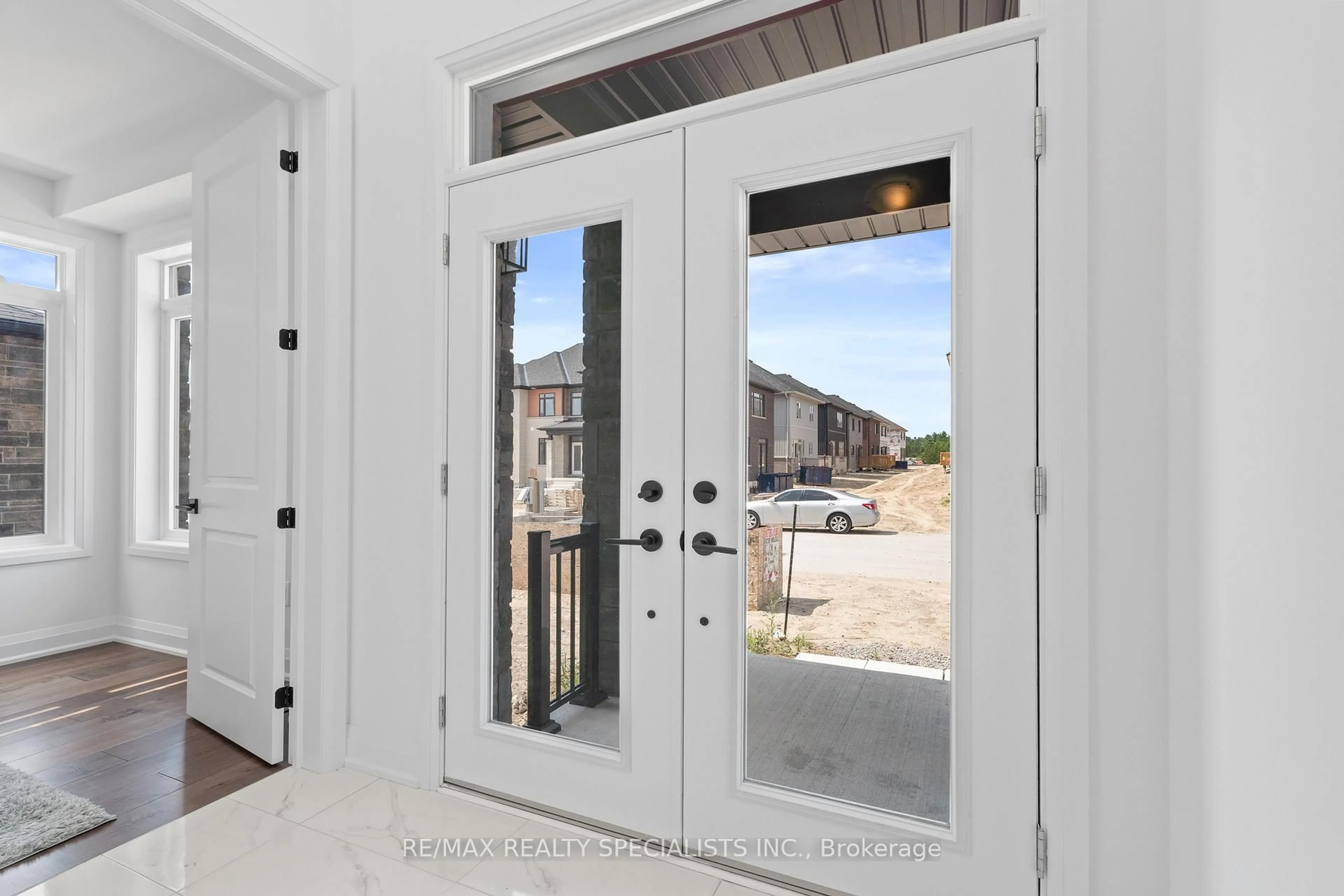 Indoor entryway for 5 Winery Way, Barrie Ontario L9J 0C2