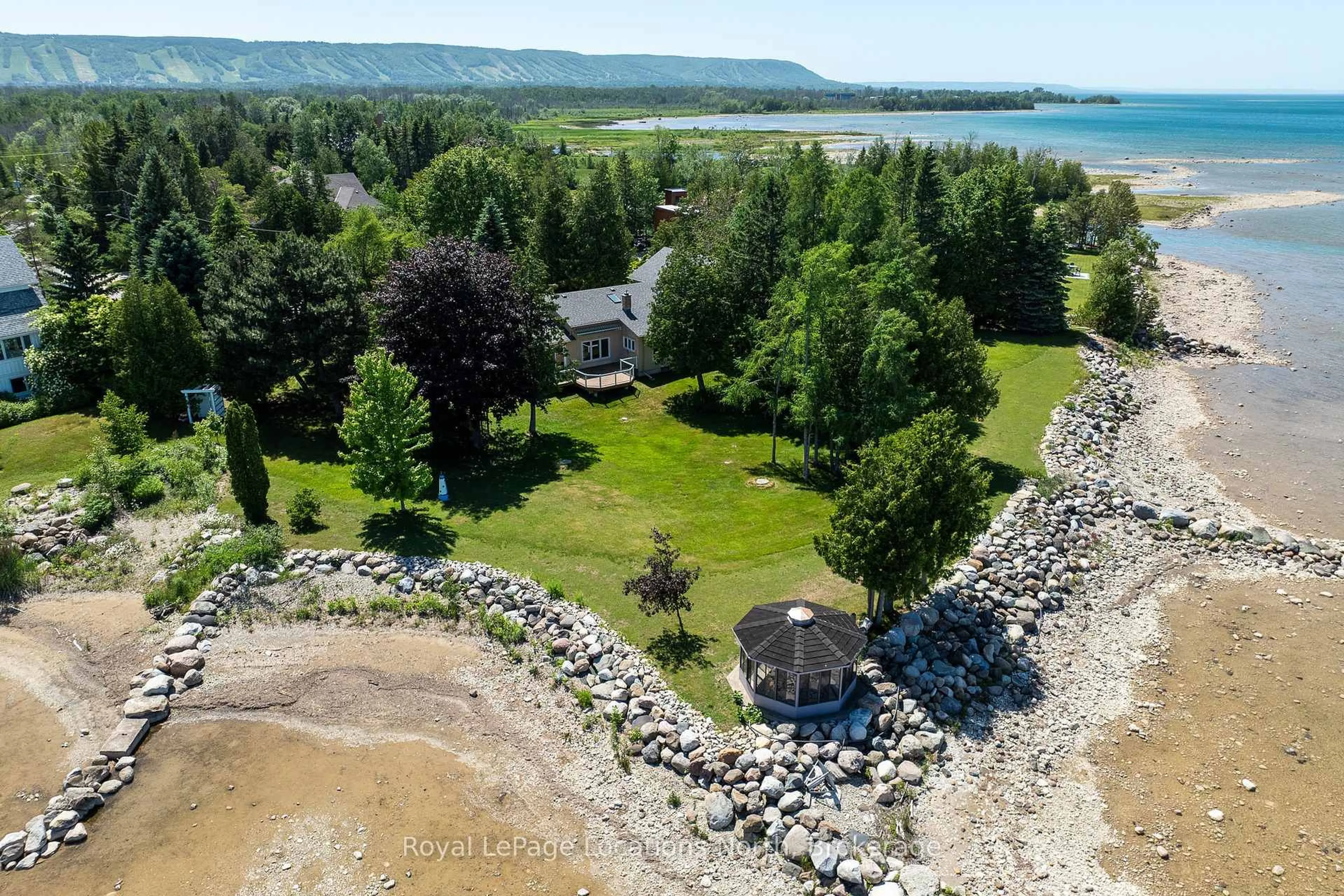 A pic from outside/outdoor area/front of a property/back of a property/a pic from drone, water/lake/river/ocean view for 108 Bartlett Blvd, Collingwood Ontario L9Y 5C9