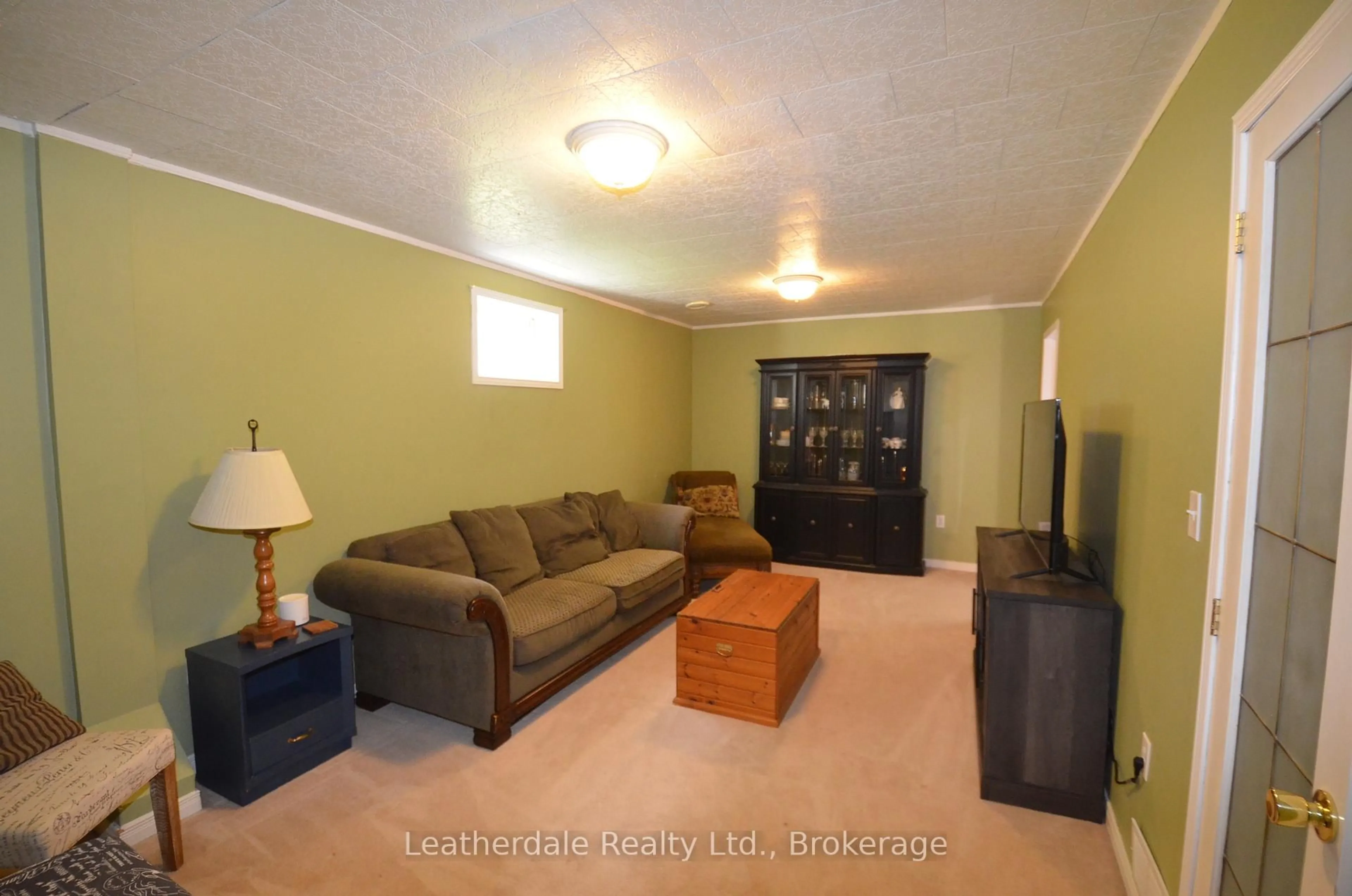 Living room with furniture, unknown for 131 Julia Cres, Orillia Ontario L3V 7X3