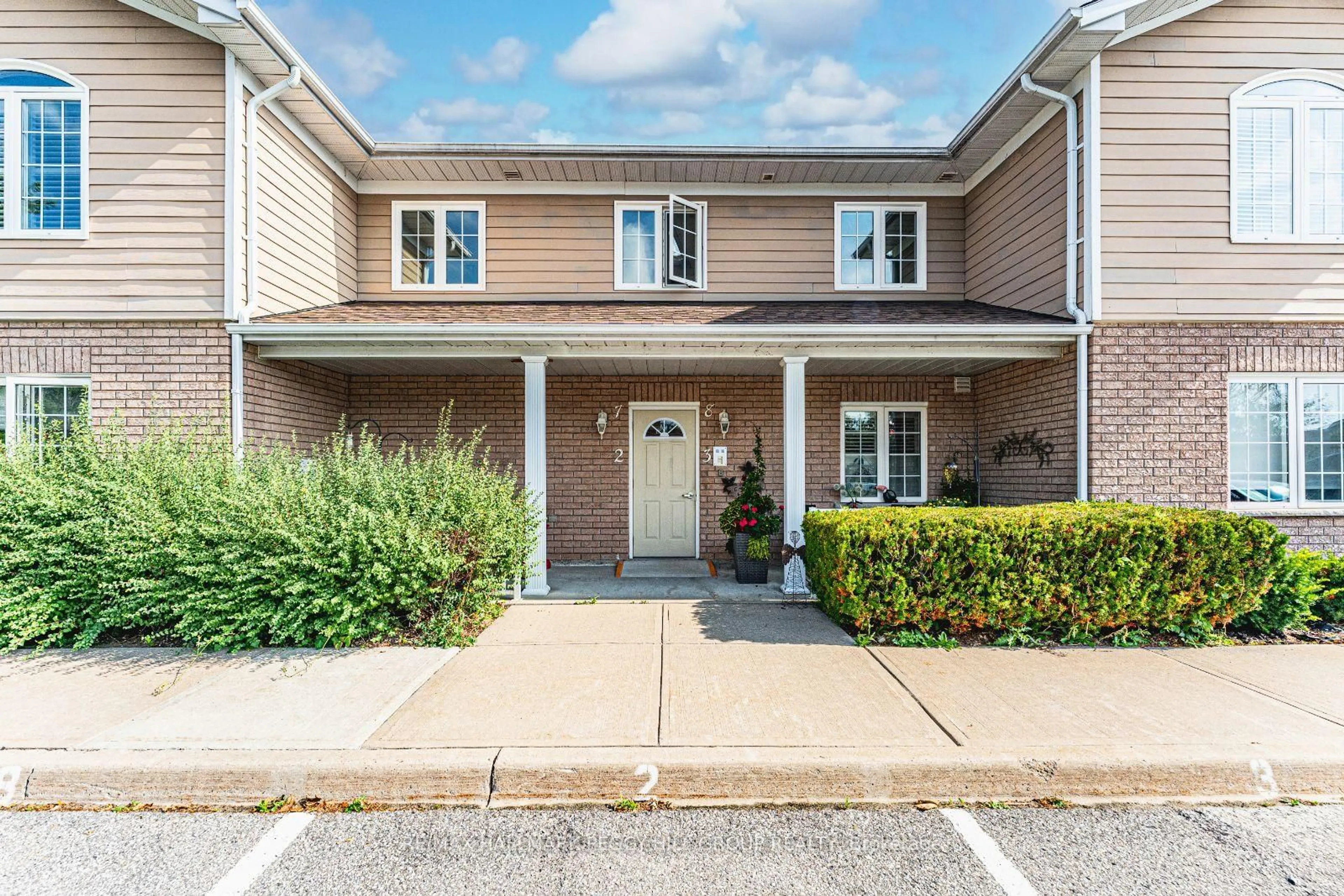 Unknown for 222 Steel St #7, Barrie Ontario L4M 2G9