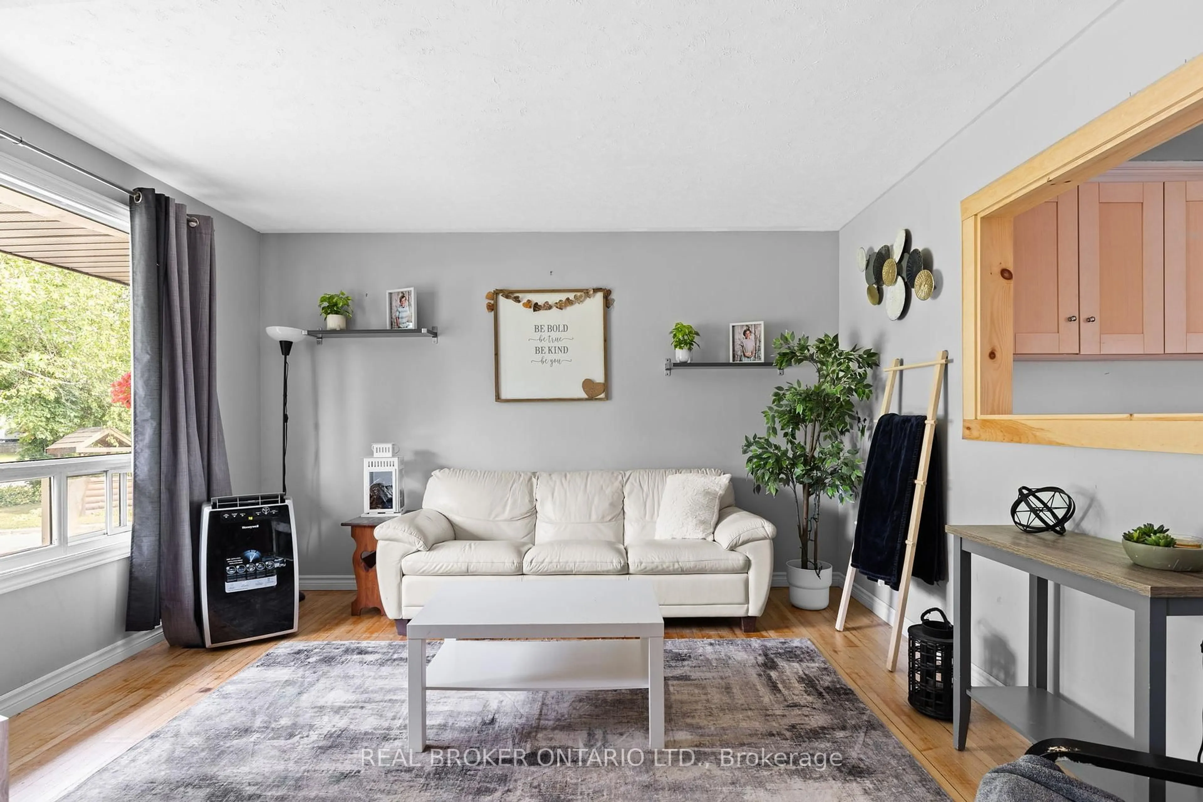 Living room with furniture, unknown for 12 Olive Dr, Oro-Medonte Ontario L3V 6H2