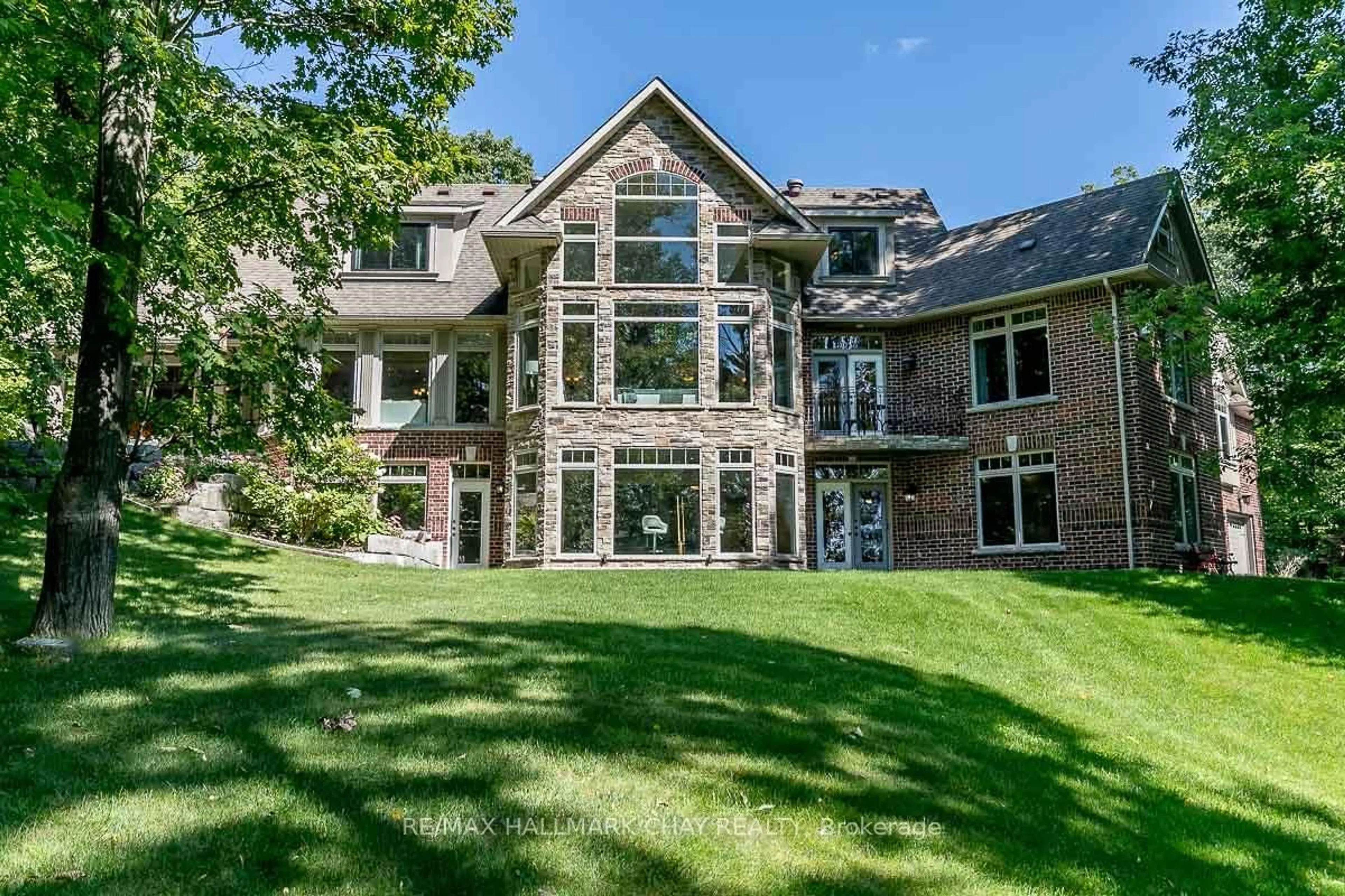 Home with brick exterior material, unknown for 1 PIERCE Crt, Springwater Ontario L0L 1X0