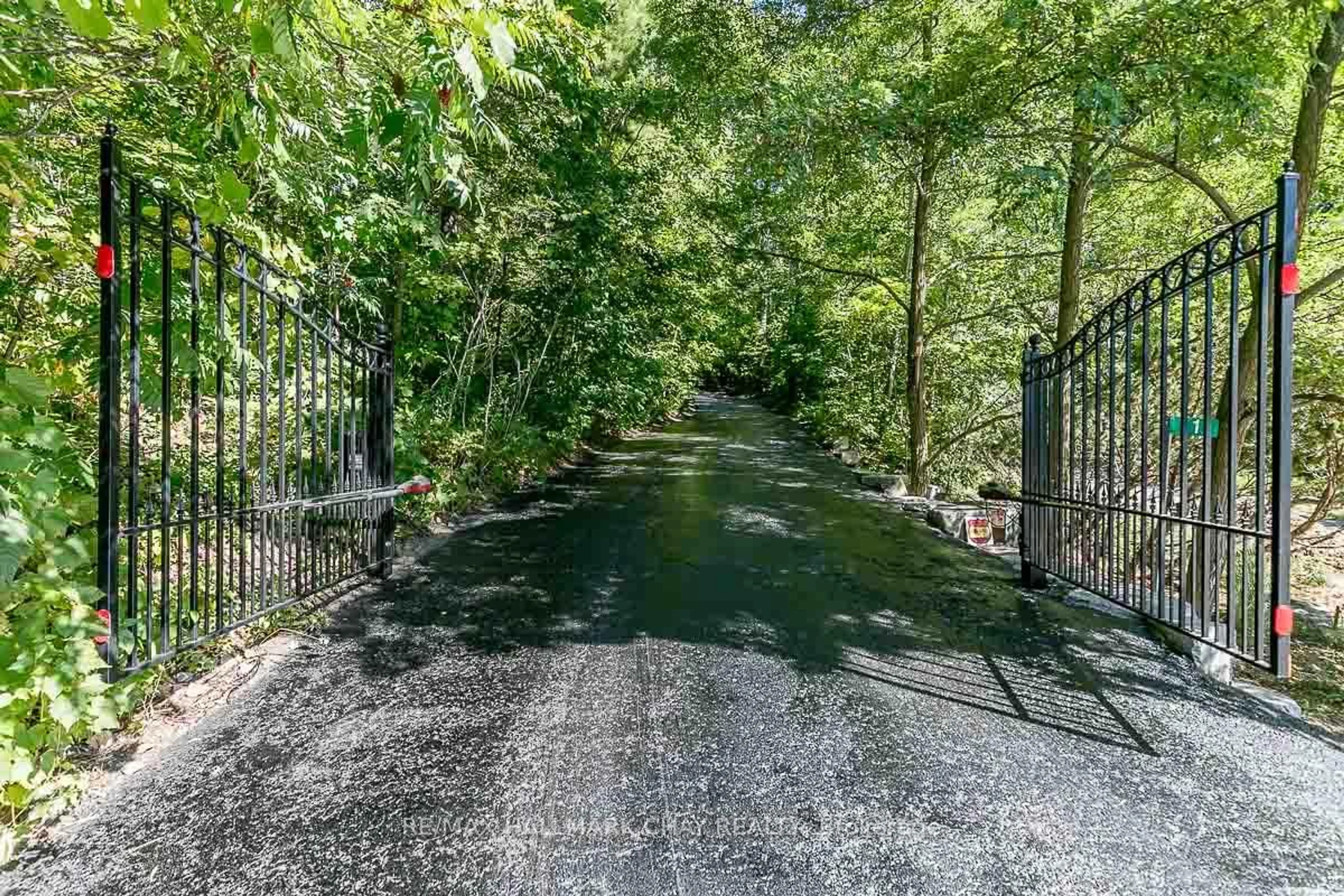 Unknown for 1 PIERCE Crt, Springwater Ontario L0L 1X0
