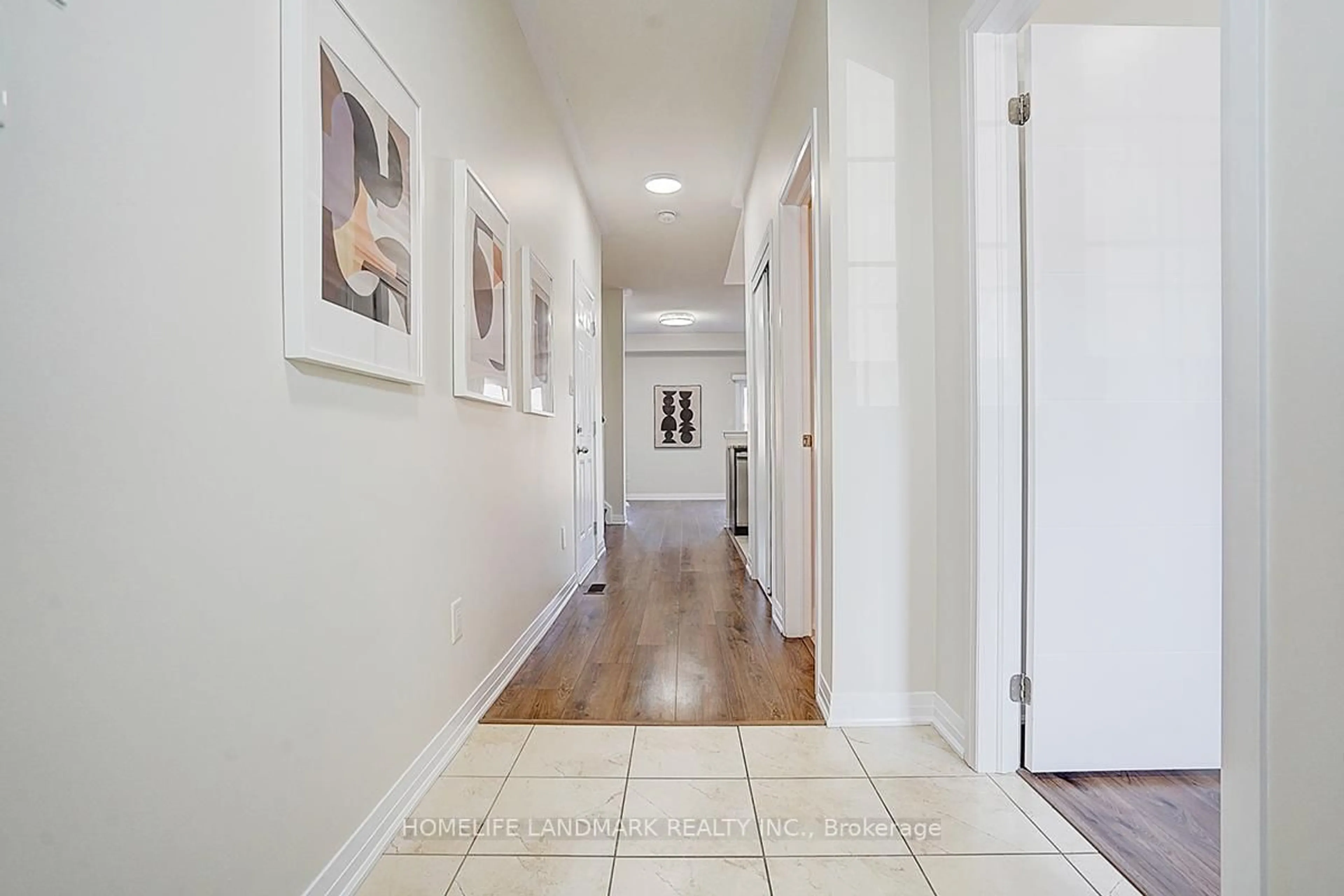 Indoor entryway for 41 Bedford Estates Cres, Barrie Ontario L4N 9K5