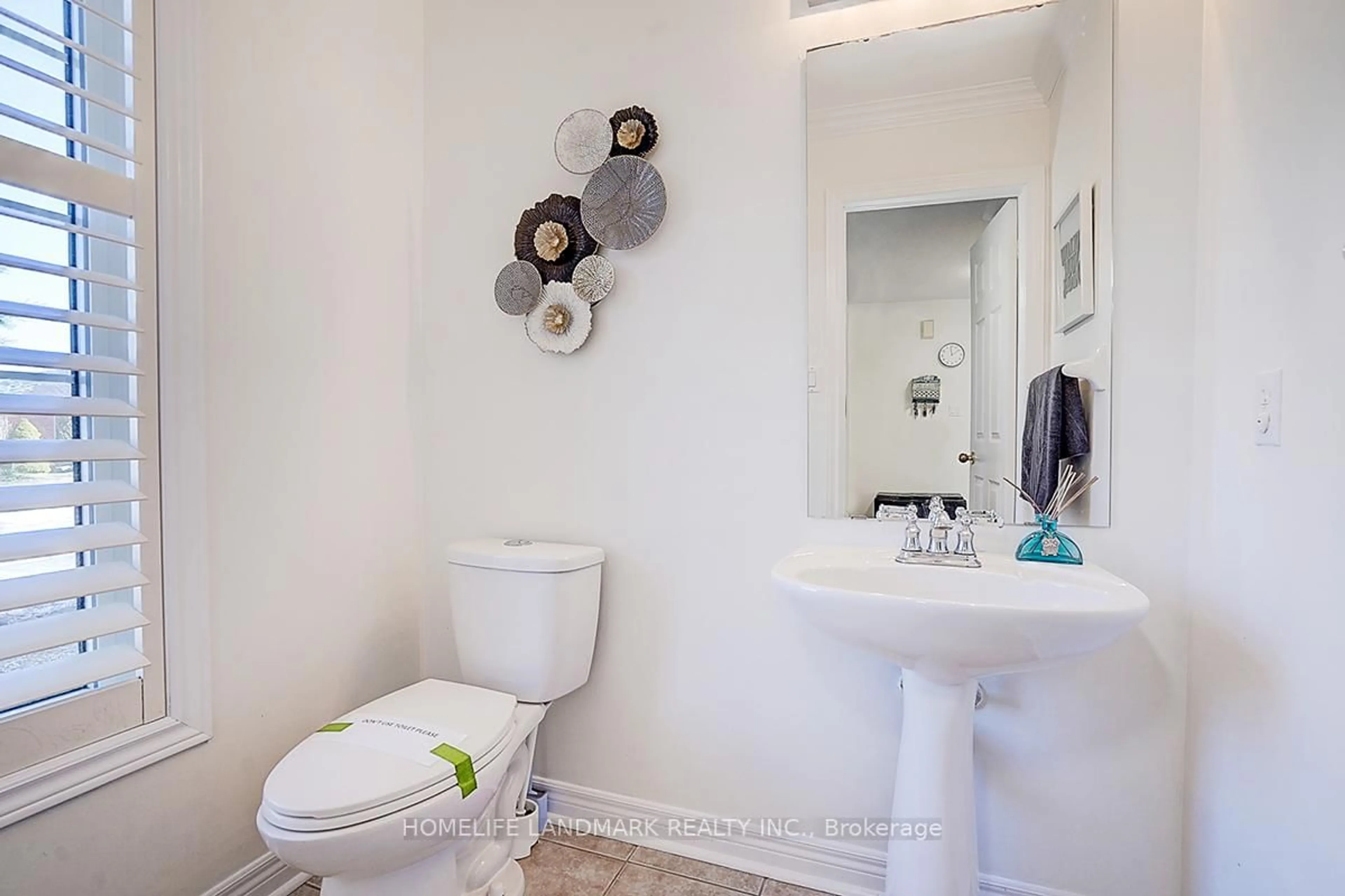 Standard bathroom, ceramic/tile floor for 65 Crimson Ridge Rd, Barrie Ontario L4N 0G7