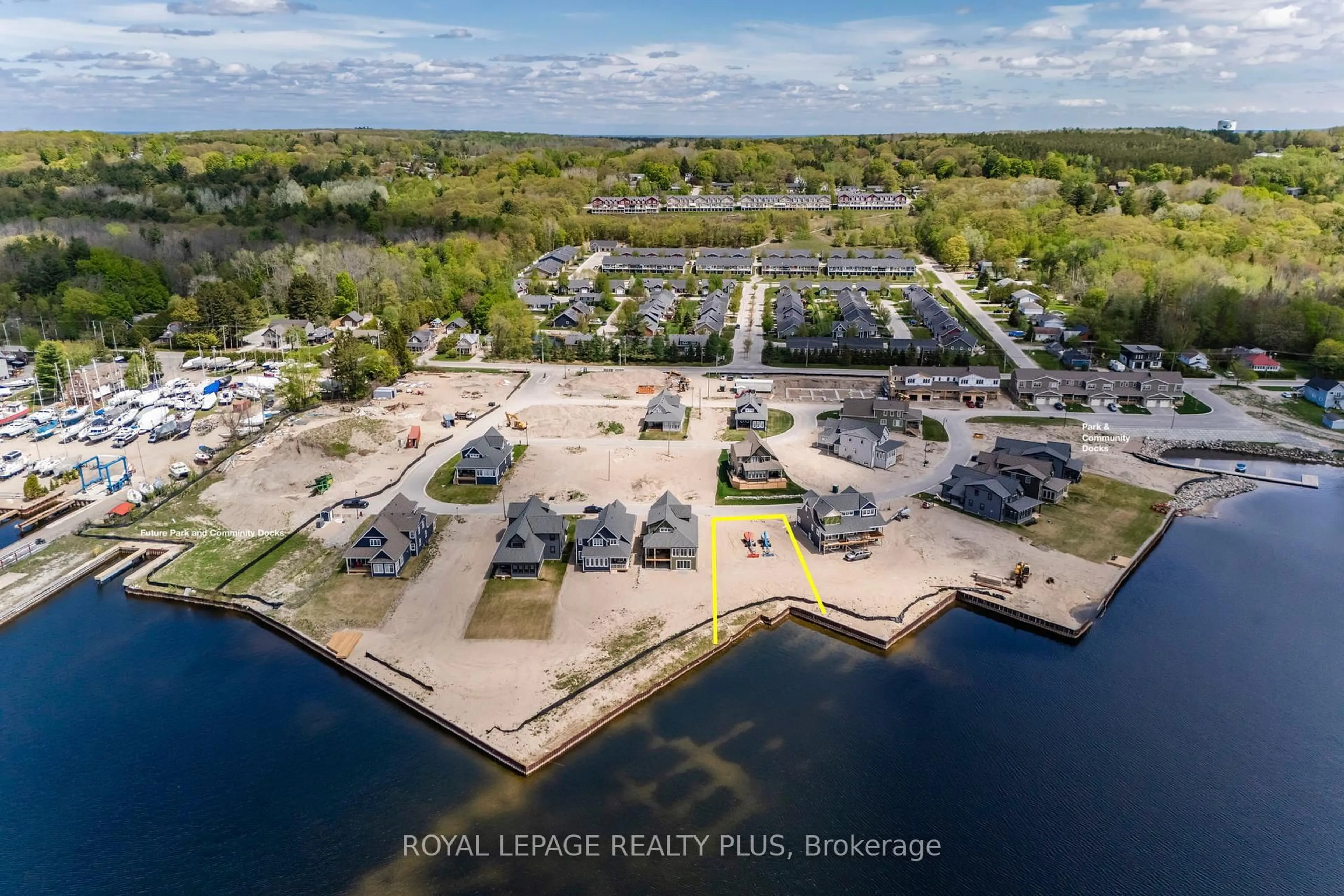 A pic from outside/outdoor area/front of a property/back of a property/a pic from drone, water/lake/river/ocean view for 28 Navigator Rd, Penetanguishene Ontario L9M 0W6