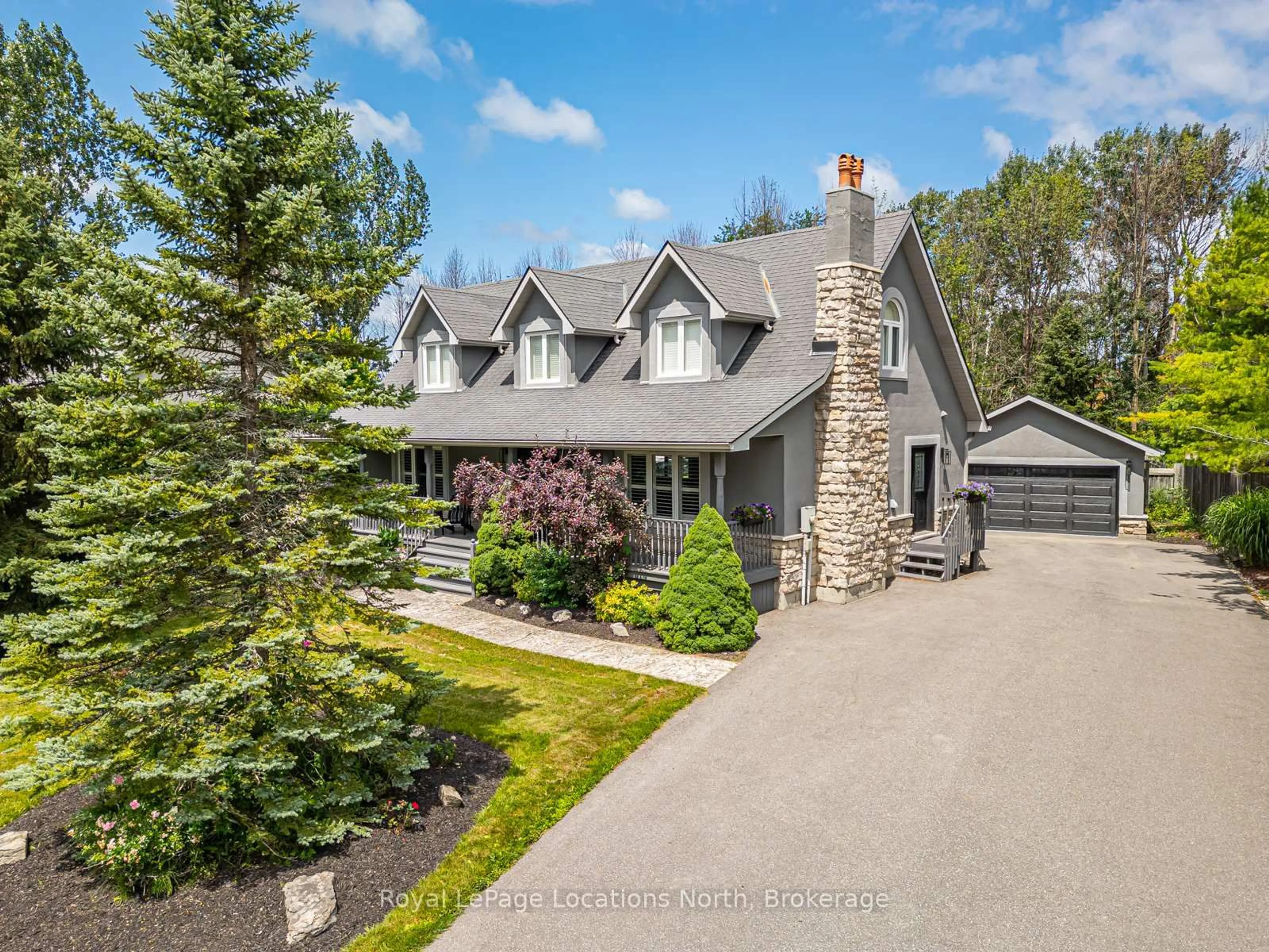 A pic from outside/outdoor area/front of a property/back of a property/a pic from drone, street for 17 TRAILS End, Collingwood Ontario L9Y 5B1