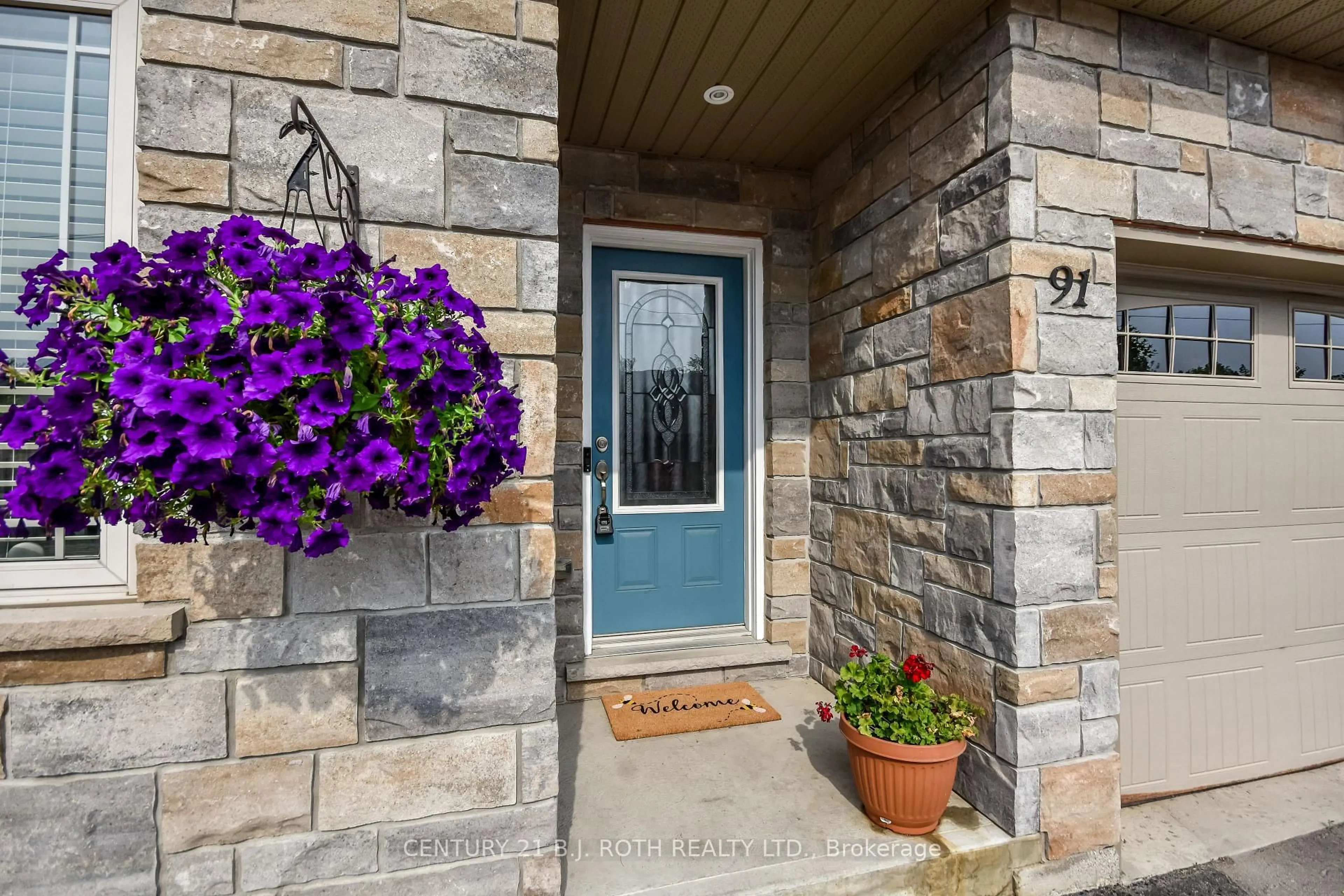 Indoor entryway for 91 Lucy Lane, Orillia Ontario L3V 7A8