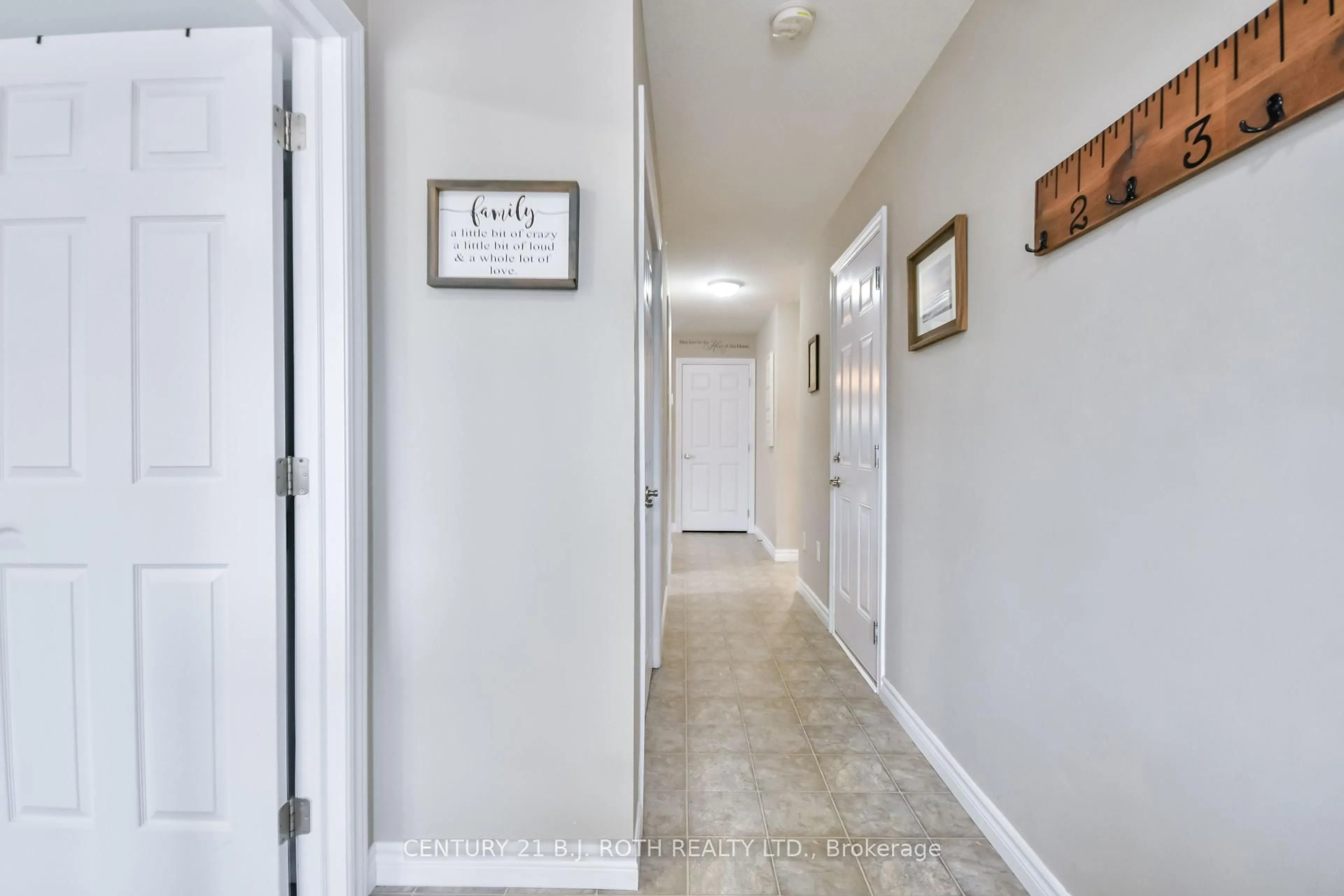 Indoor entryway for 91 Lucy Lane, Orillia Ontario L3V 7A8