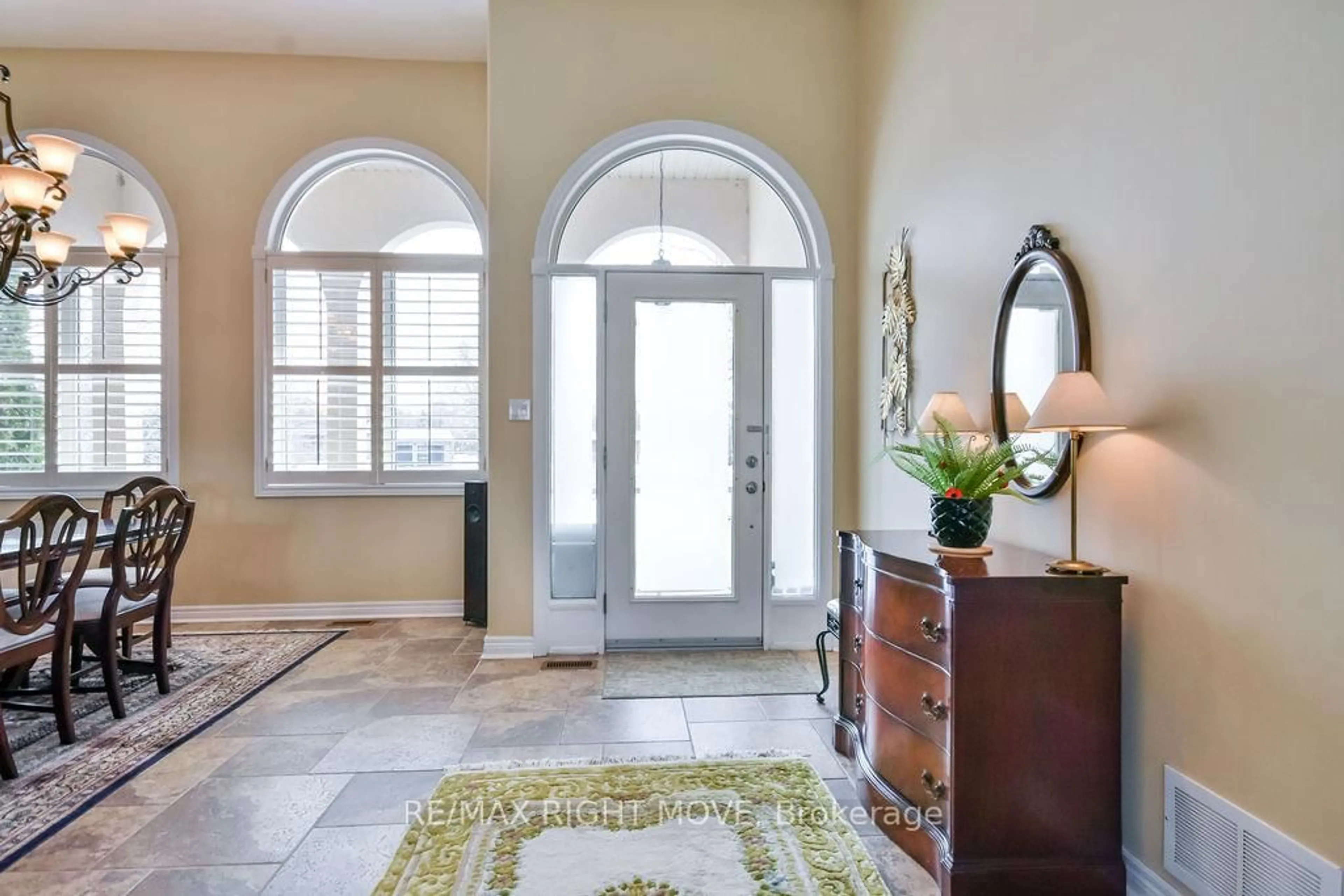 Indoor entryway for 14 Sandlewood Tr, Ramara Ontario L0K 1B0