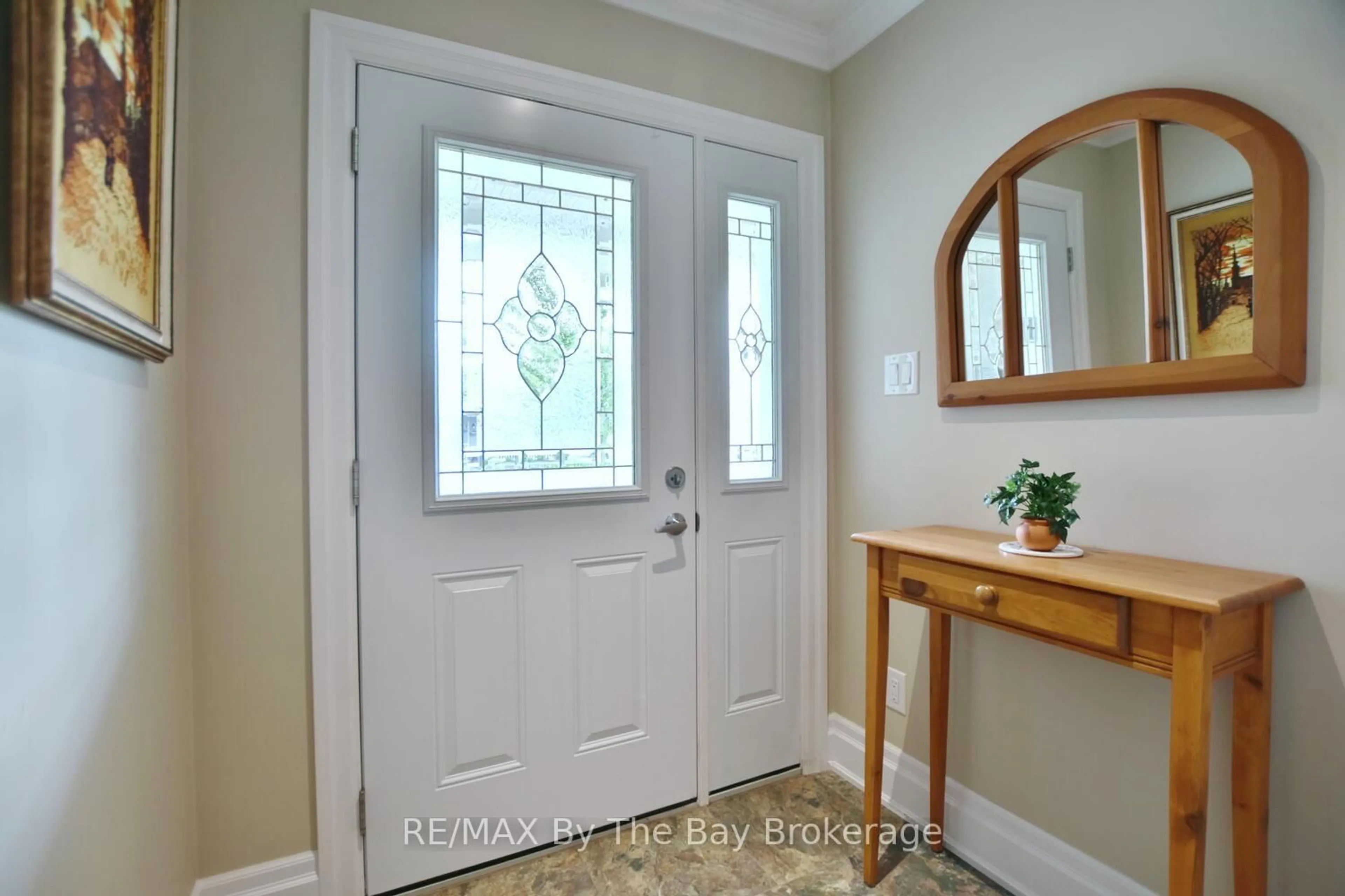 Indoor entryway for 50 Clover Cres, Wasaga Beach Ontario L9Z 0G4