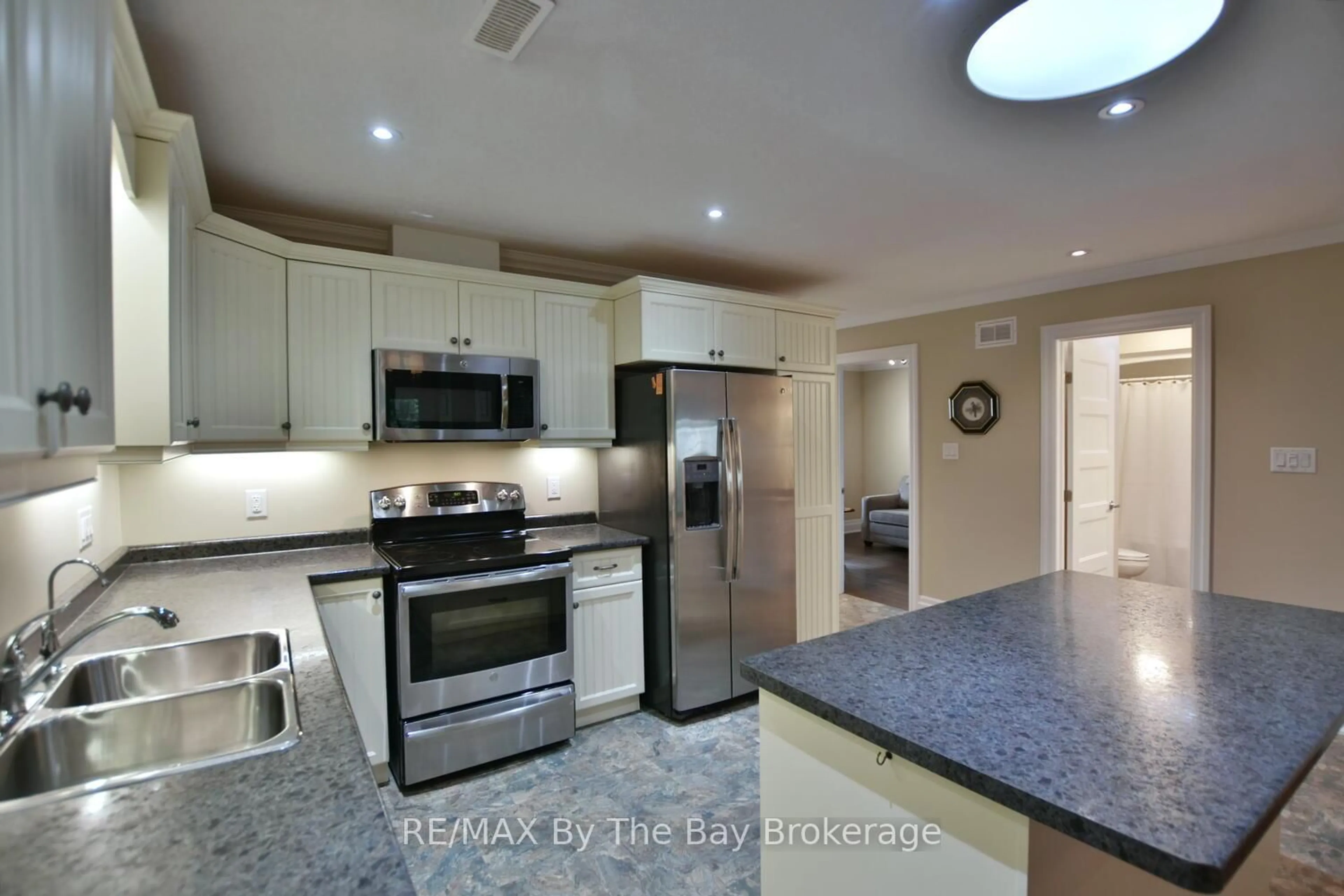 Open concept kitchen, ceramic/tile floor for 50 Clover Cres, Wasaga Beach Ontario L9Z 0G4