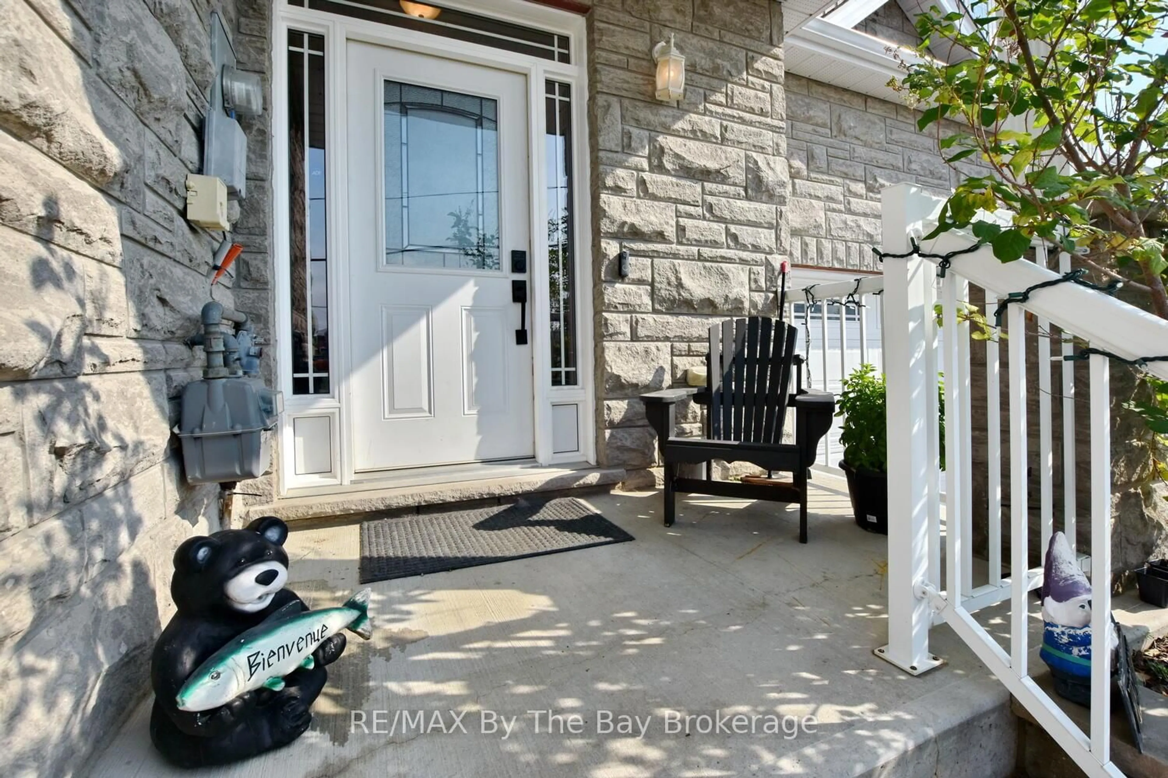 Indoor entryway for 62 Puccini Dr, Wasaga Beach Ontario L9Z 1Z4
