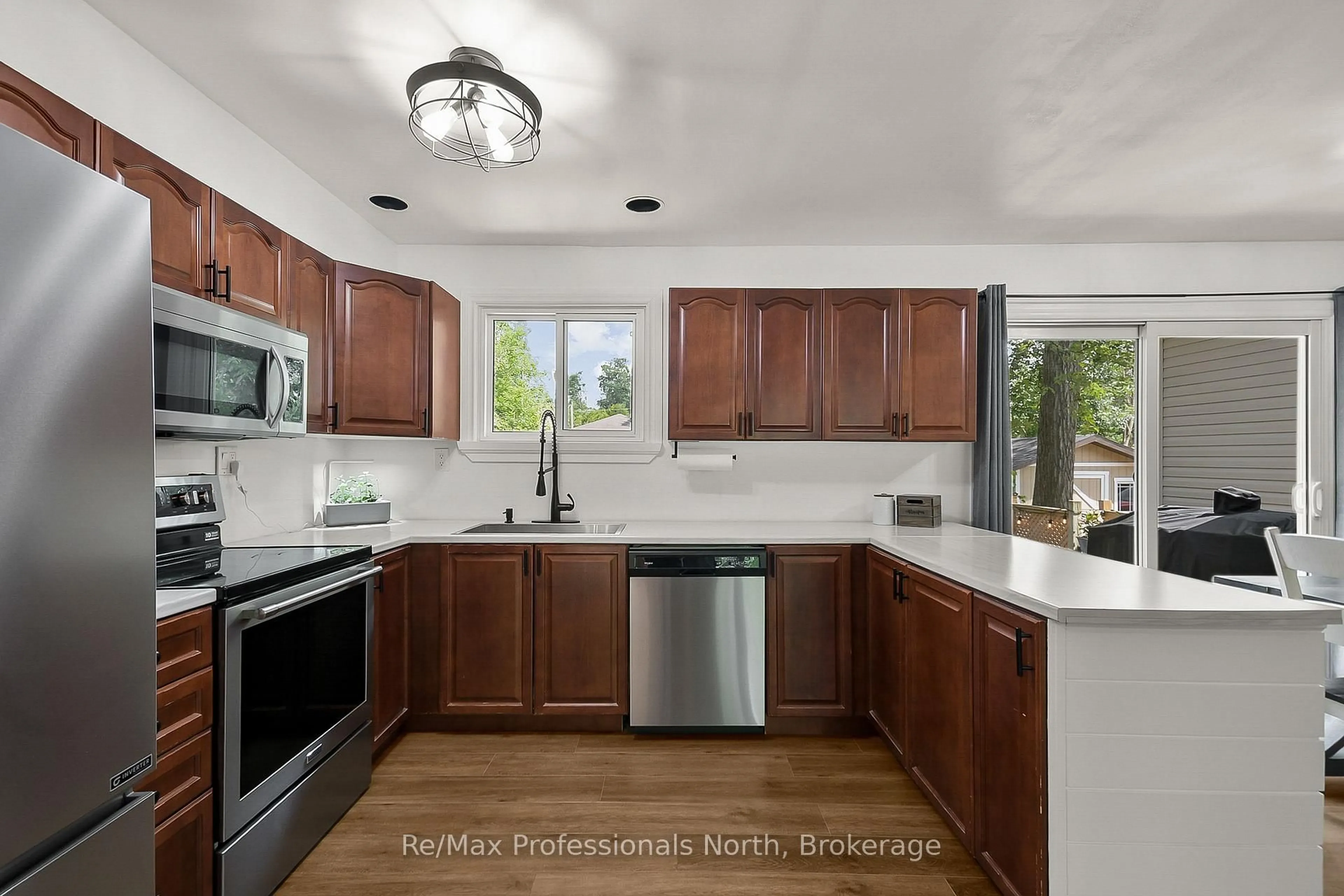 Open concept kitchen, ceramic/tile floor for 3457 Bayou Rd, Severn Ontario L3V 0V8