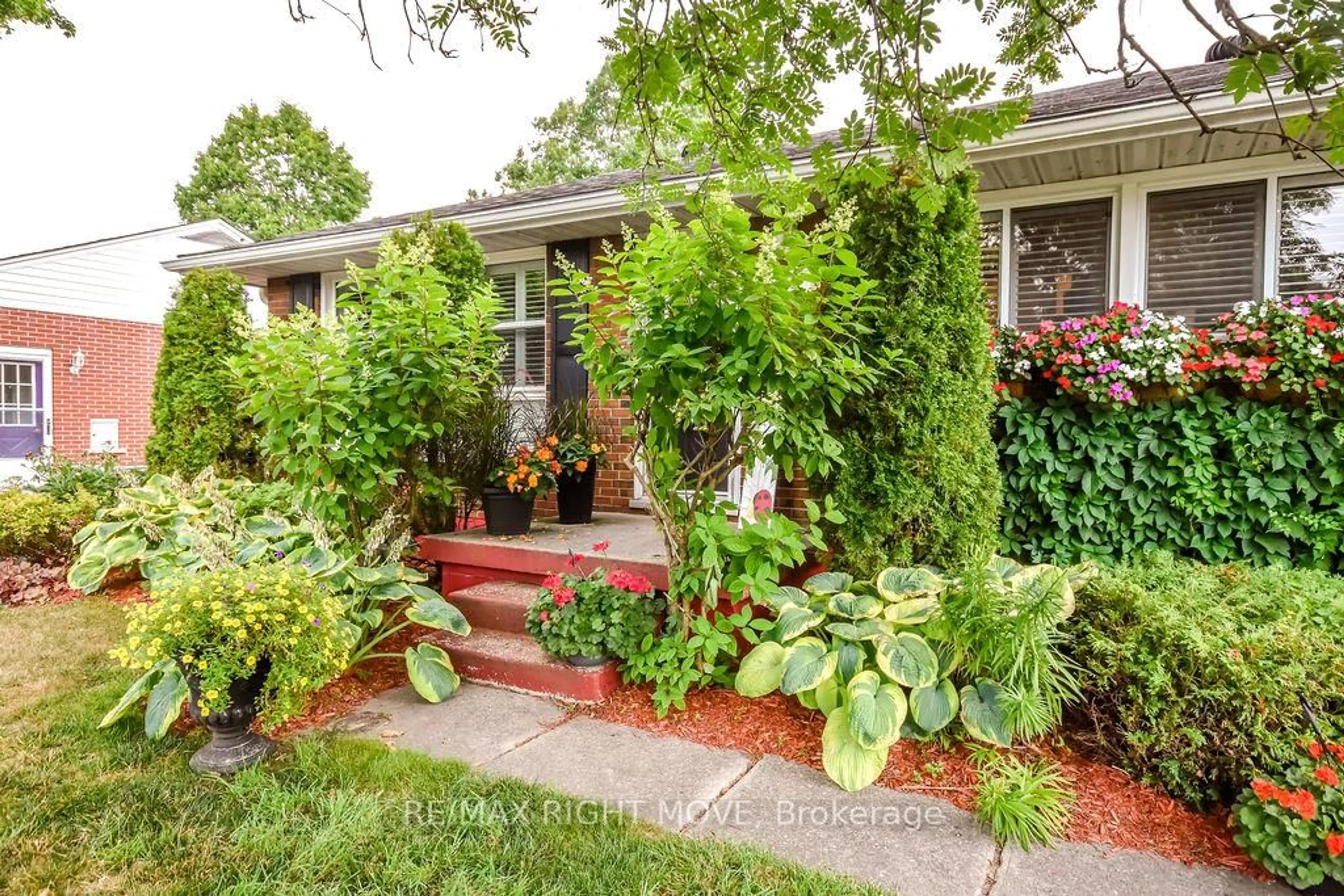 Unknown for 129 North St, Orillia Ontario L3V 3S7