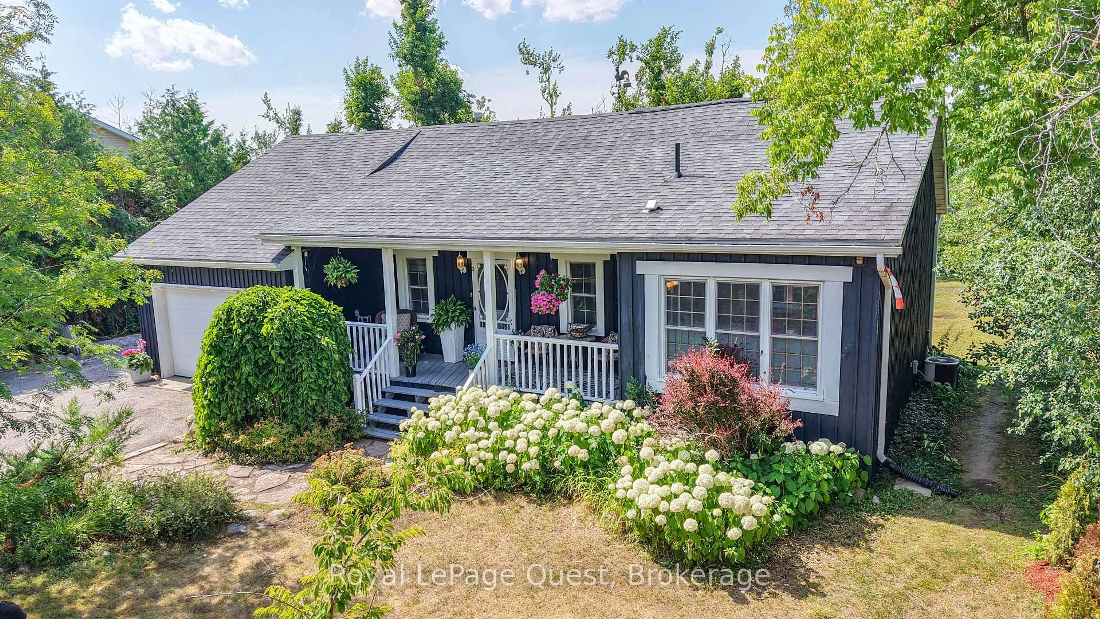 A pic from outside/outdoor area/front of a property/back of a property/a pic from drone, street for 829 Memorial Ave, Orillia Ontario L3V 0T7
