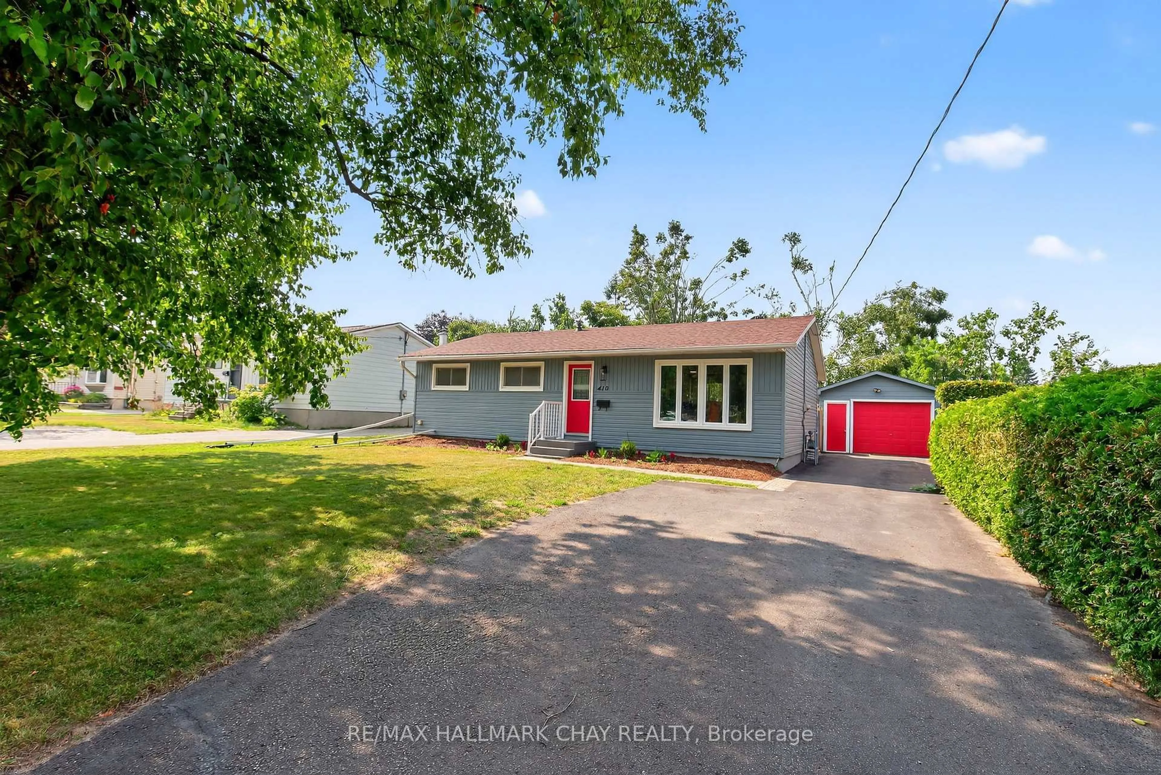 A pic from outside/outdoor area/front of a property/back of a property/a pic from drone, street for 410 Arthur St, Orillia Ontario L3V 3M8