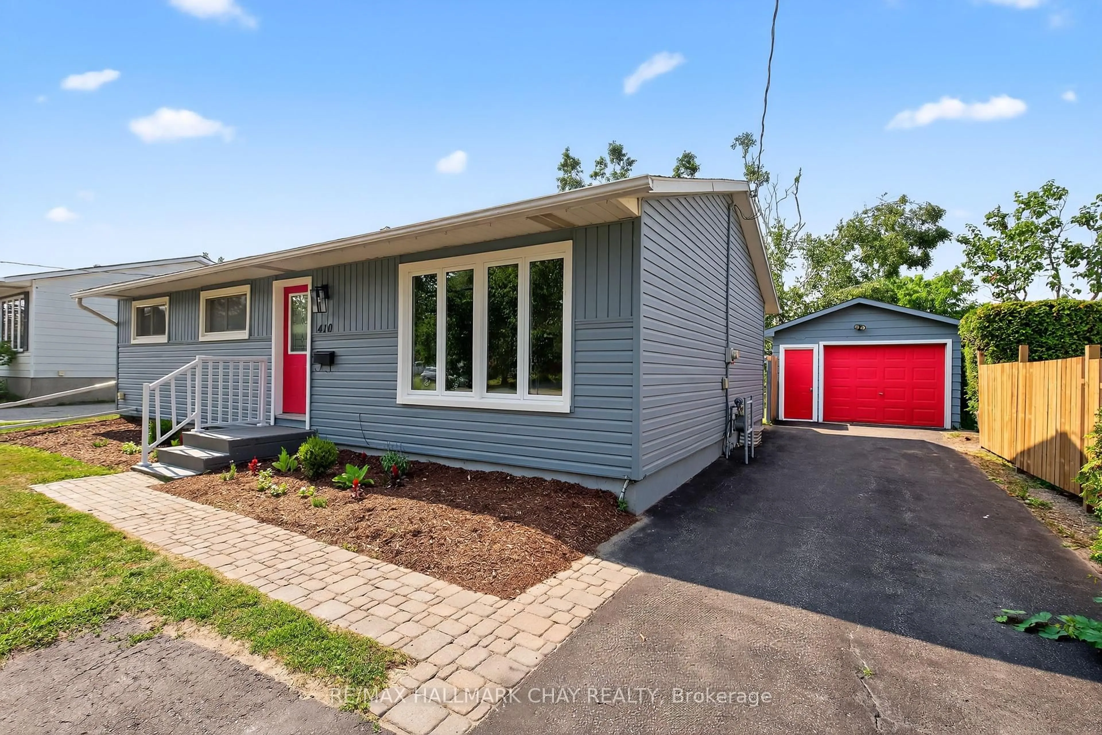 Home with vinyl exterior material, street for 410 Arthur St, Orillia Ontario L3V 3M8