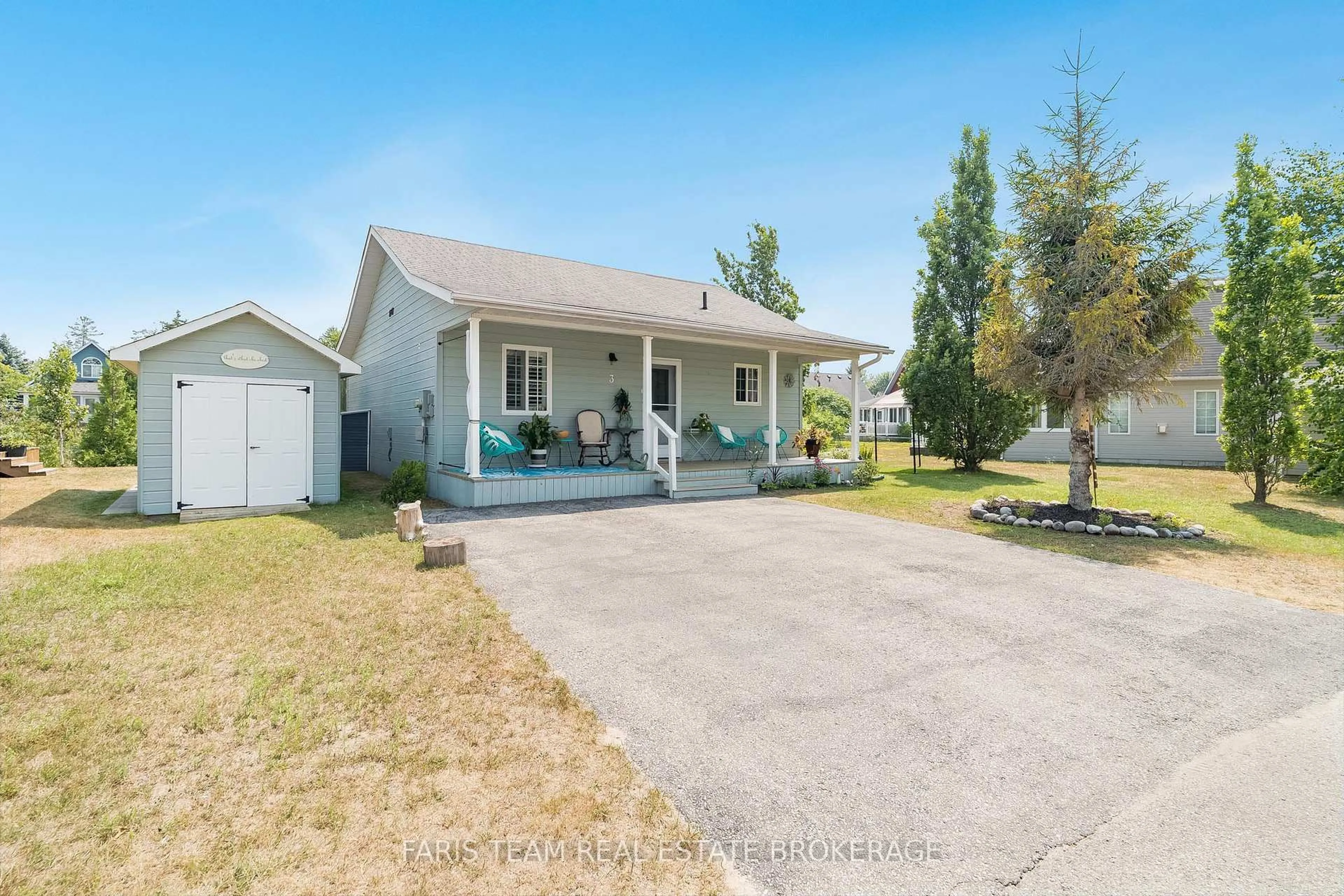 A pic from outside/outdoor area/front of a property/back of a property/a pic from drone, street for 3 Awenda Ave, Wasaga Beach Ontario L9Z 1X7