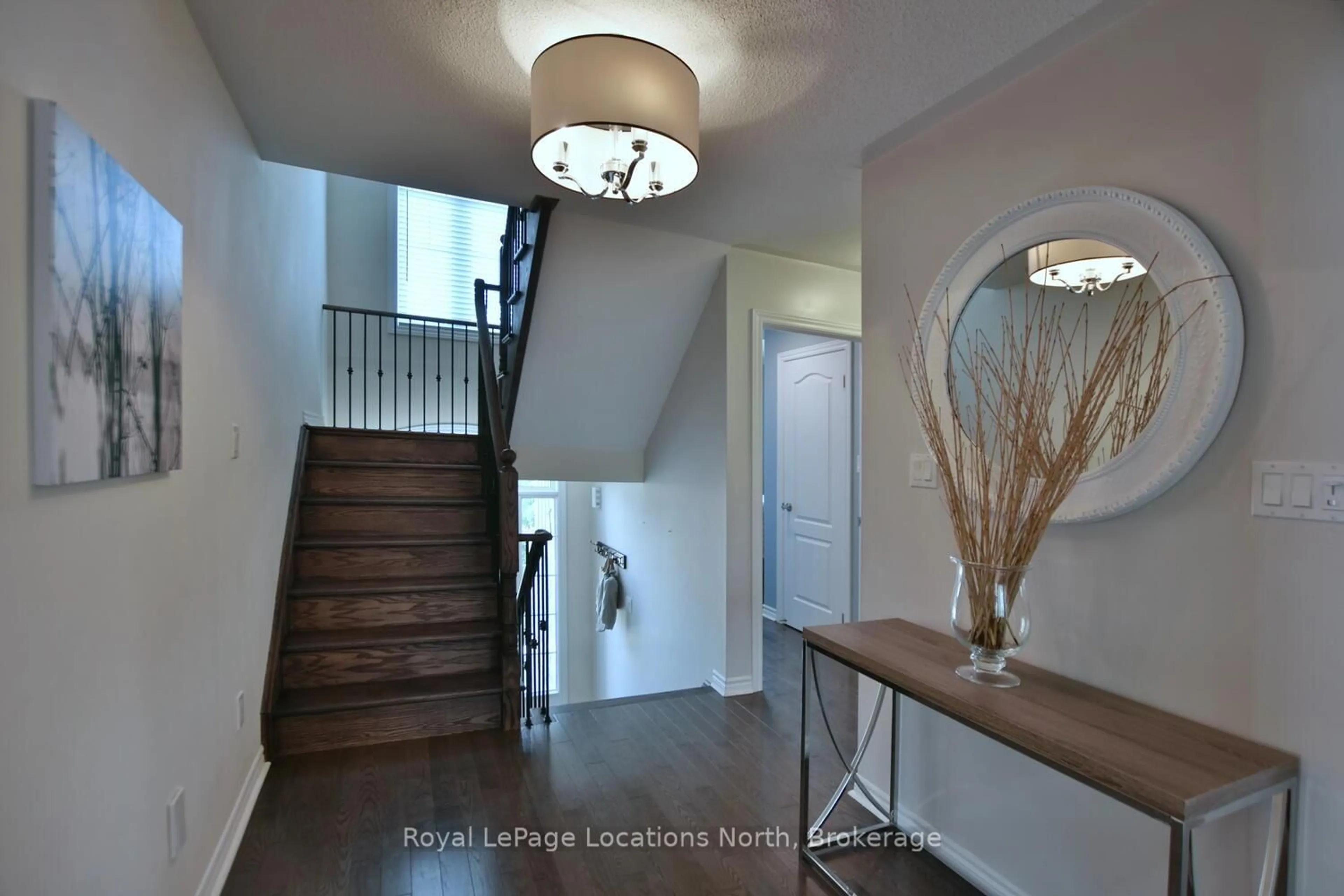 Indoor entryway for 20 Leeward Circ, Wasaga Beach Ontario L9Z 0E9