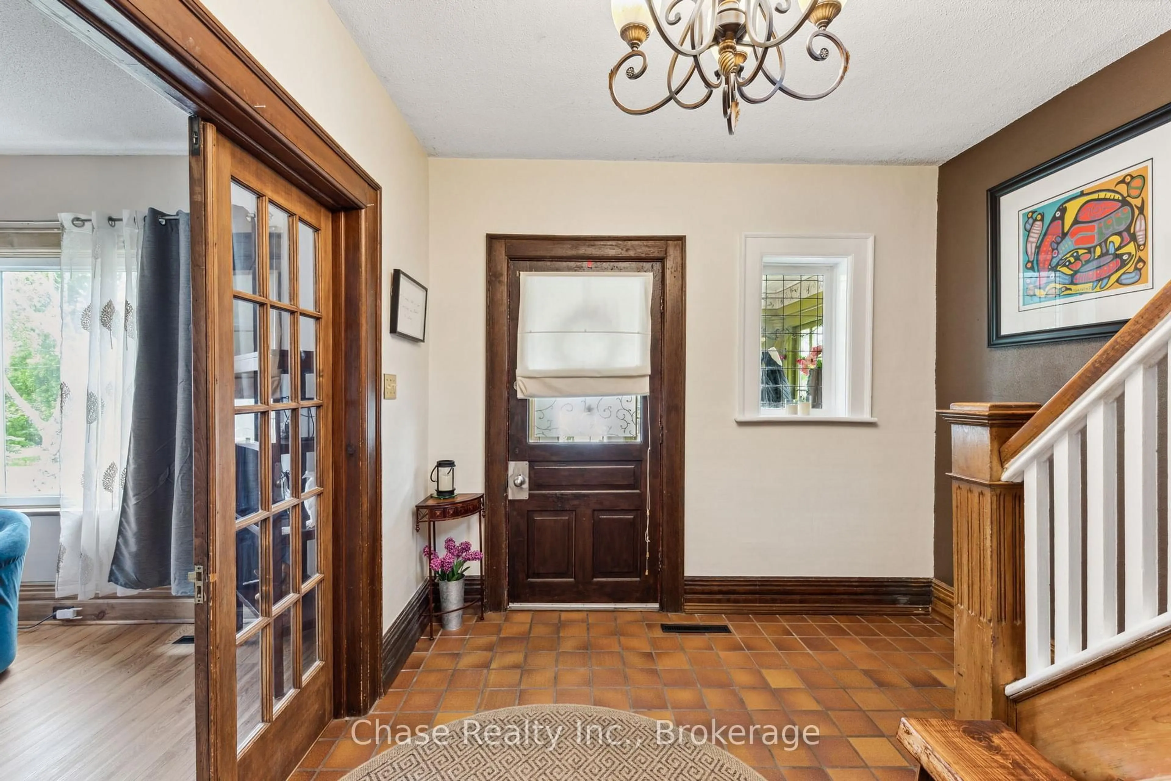 Indoor entryway for 746 Sixth Ave, Tay Ontario L0K 1R0