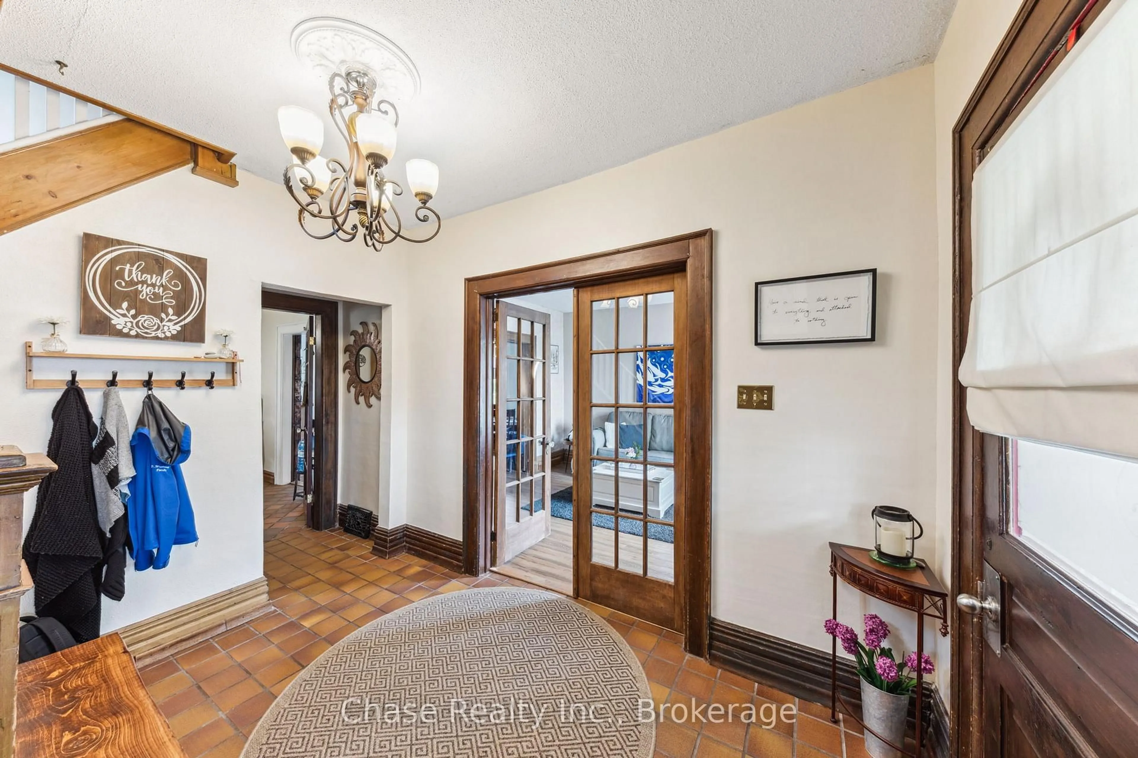 Indoor entryway for 746 Sixth Ave, Tay Ontario L0K 1R0